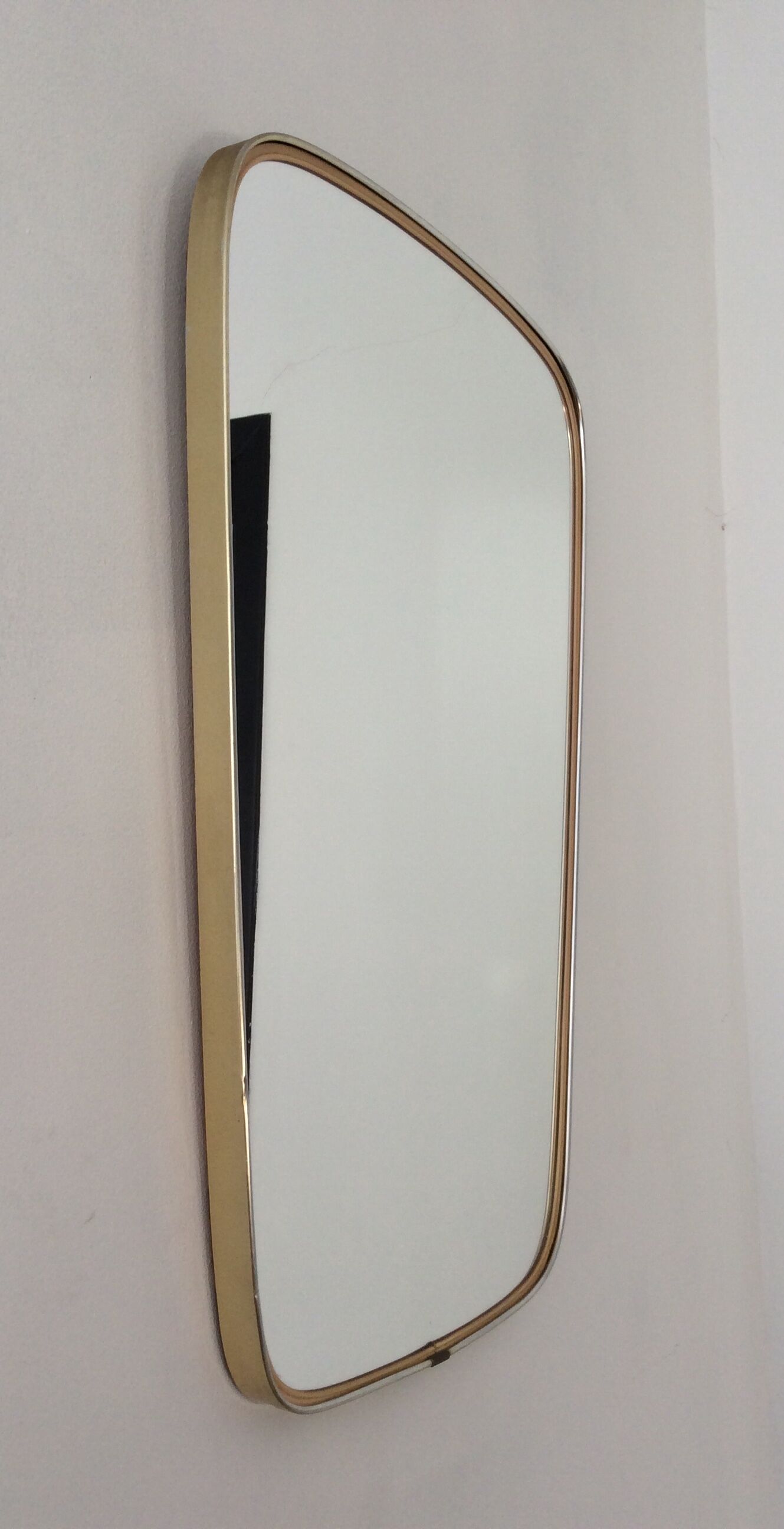 Miroir rétroviseur forme libre des années 60-70 36x56cm