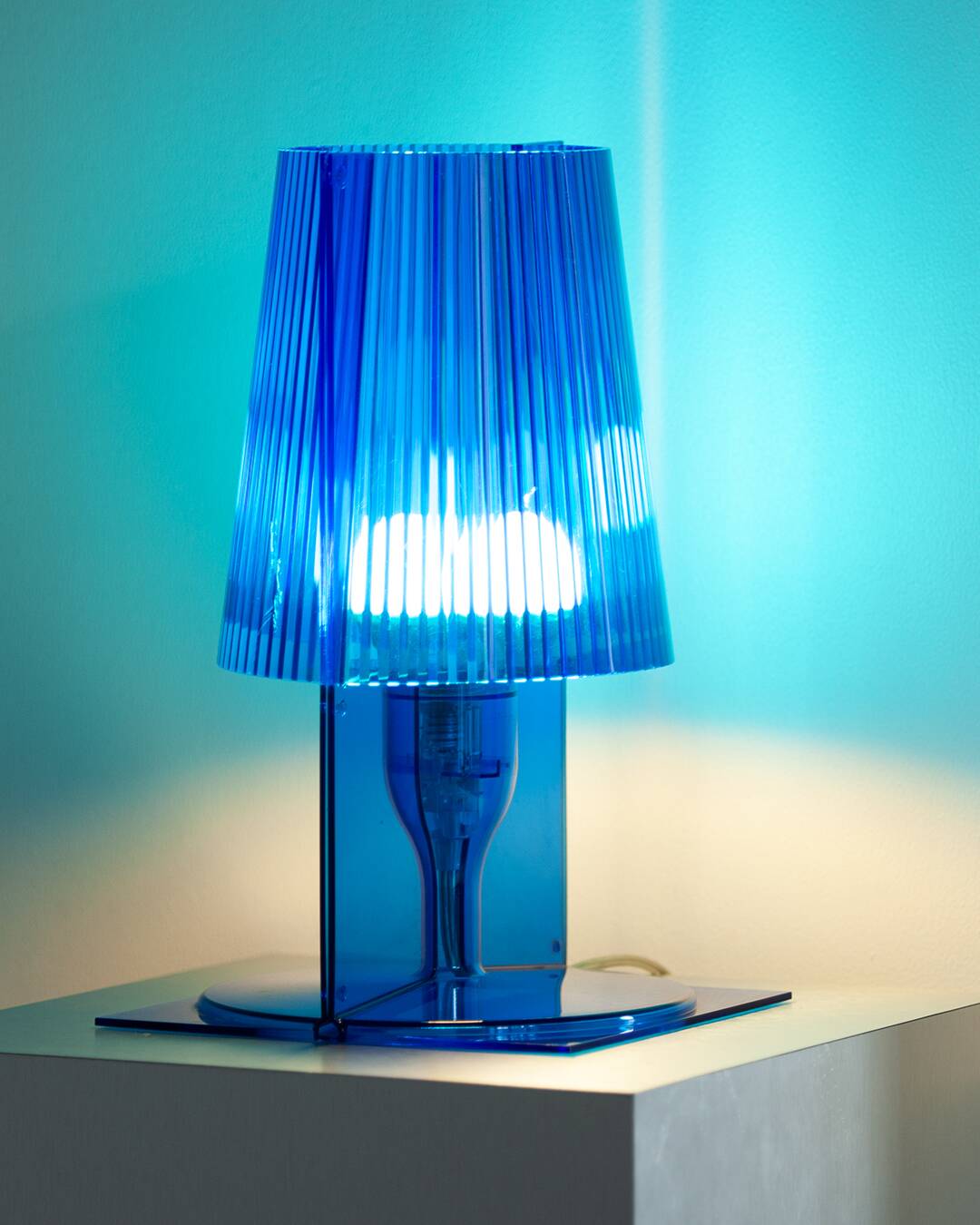 Kartell Take blue lamp