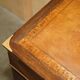 Bureau de campagne Davenport victorien antique en cuir avec galerie en laiton