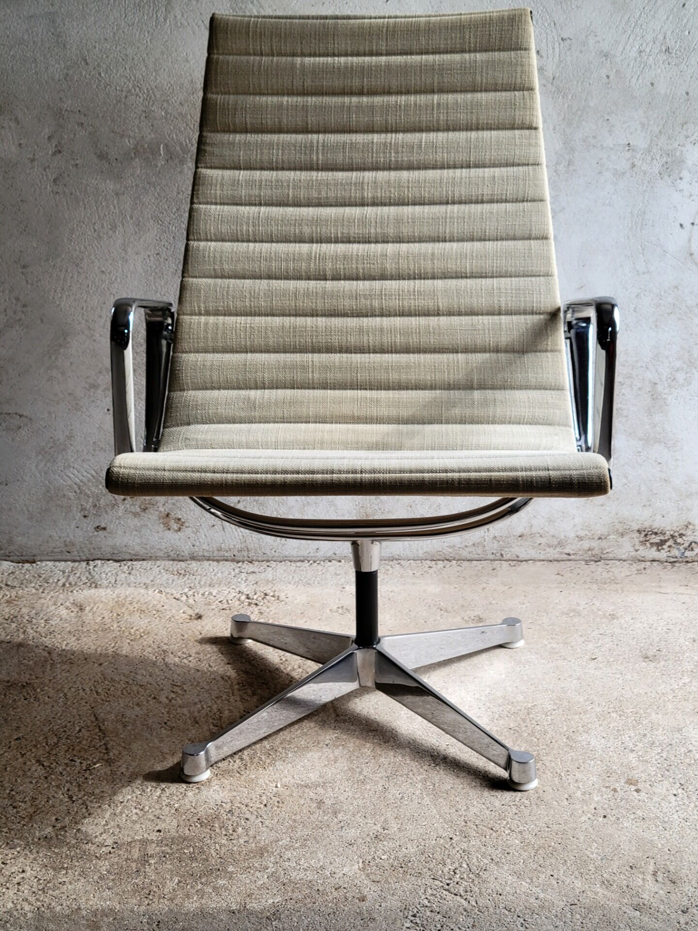 Vintage Eames EA 115 lounge chair for Herman Miller