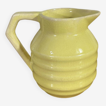 Onnaing pitcher