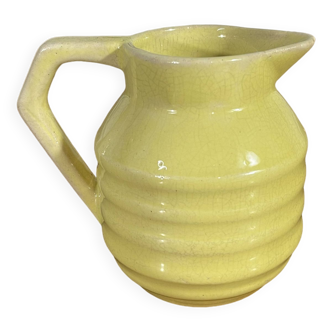 Onnaing pitcher