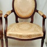 Paire de fauteuils cabriolet style Louis XVI