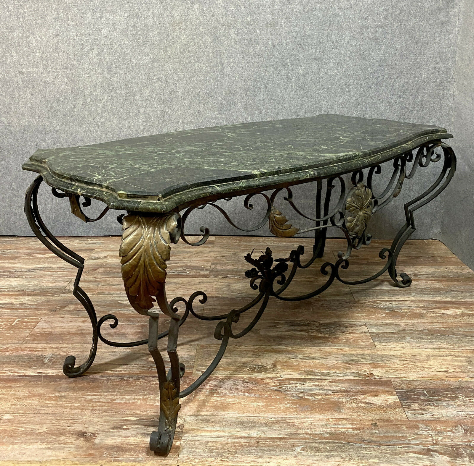 Table with a beautiful marble with green sea throat