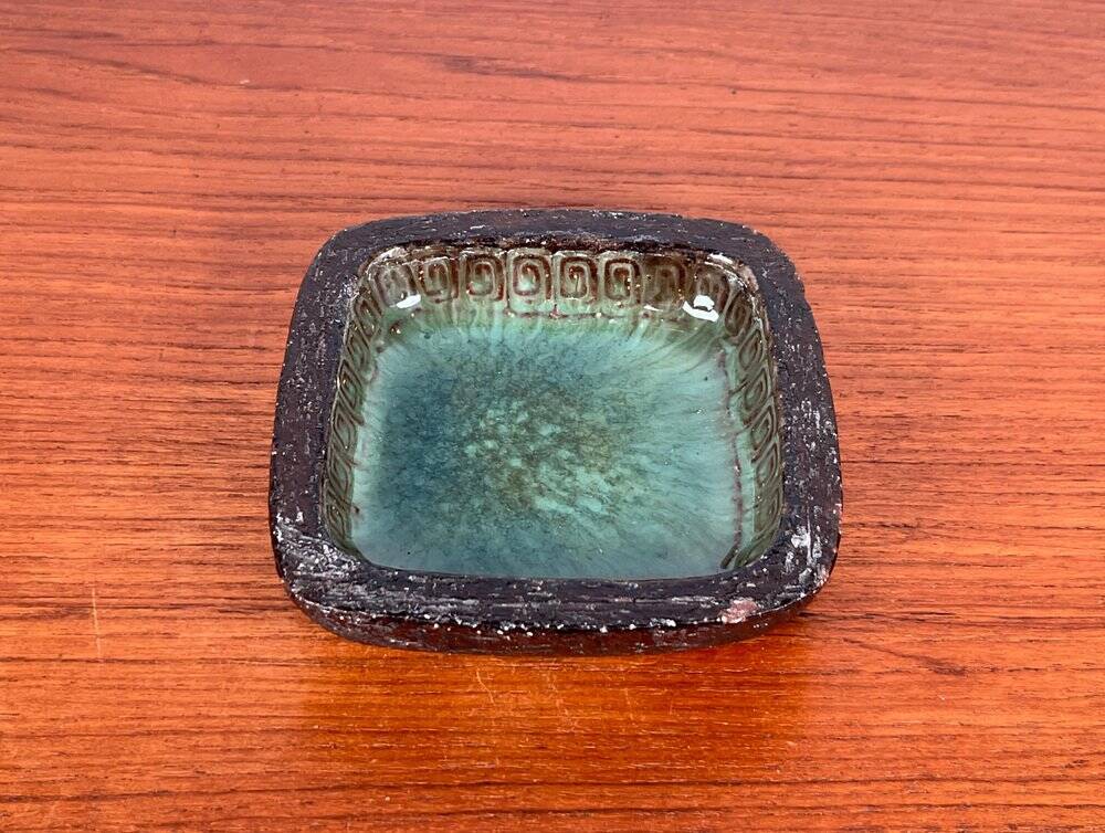 Danish studio pottery bowl from the mid-century by Jytte Trebbien and Harry Nielsen for Tusbo, 1960s.