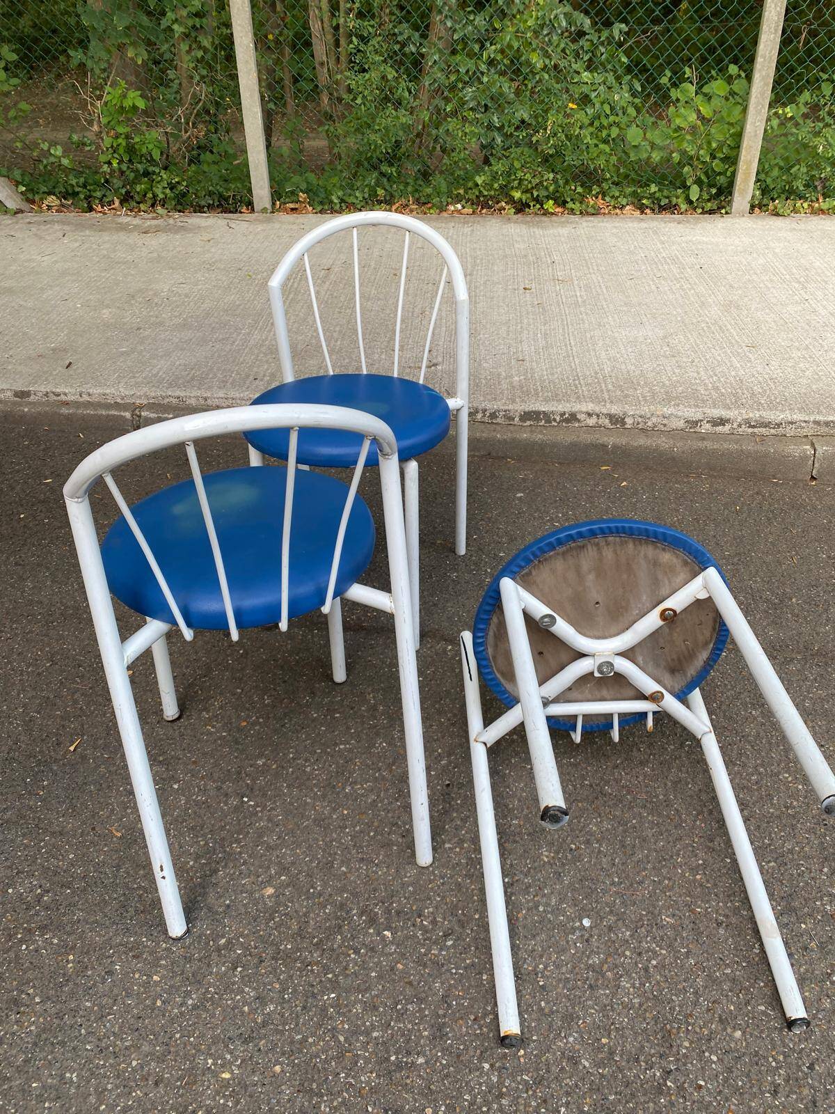 Vintage bistro garden chair in white tubular steel and blue leather from the 1980s.