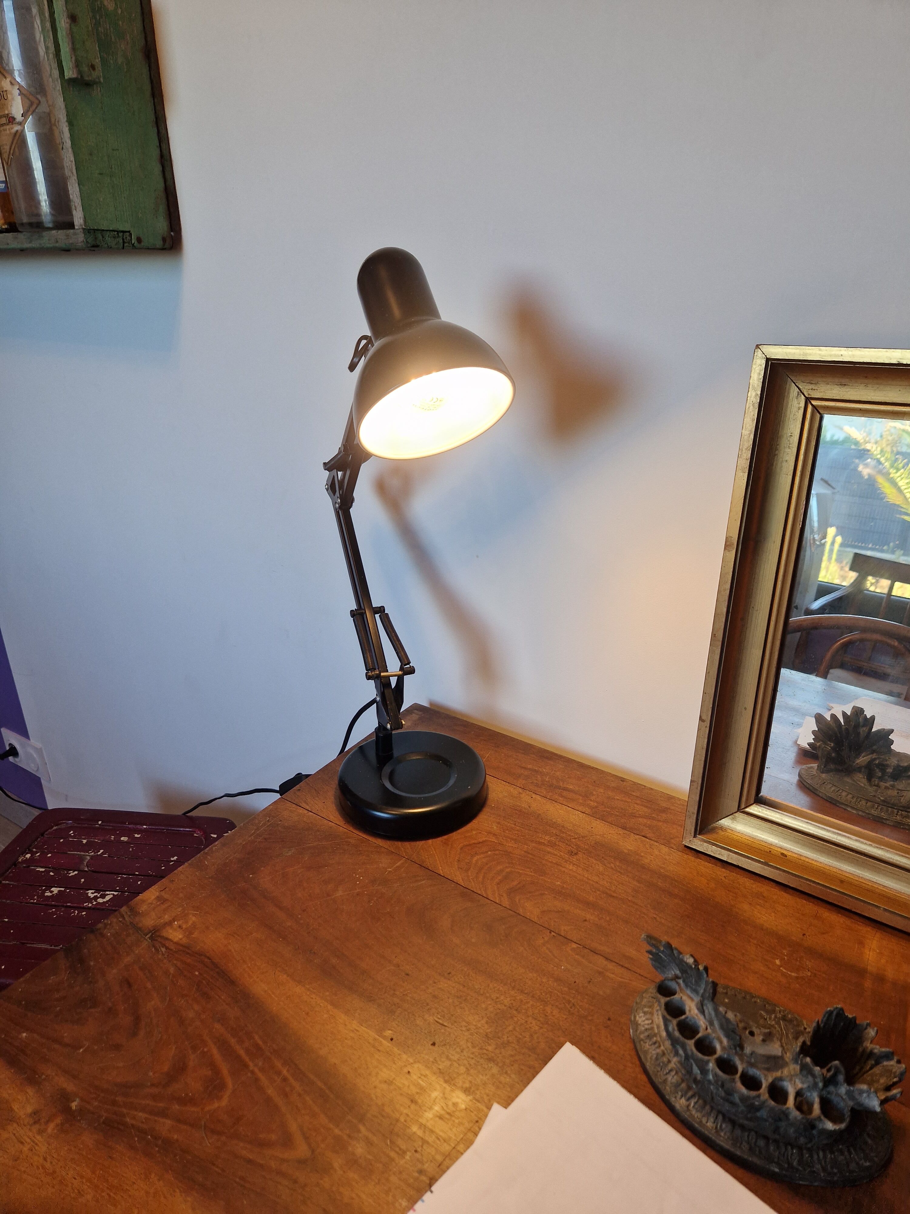 Black vintage articulated desk lamp