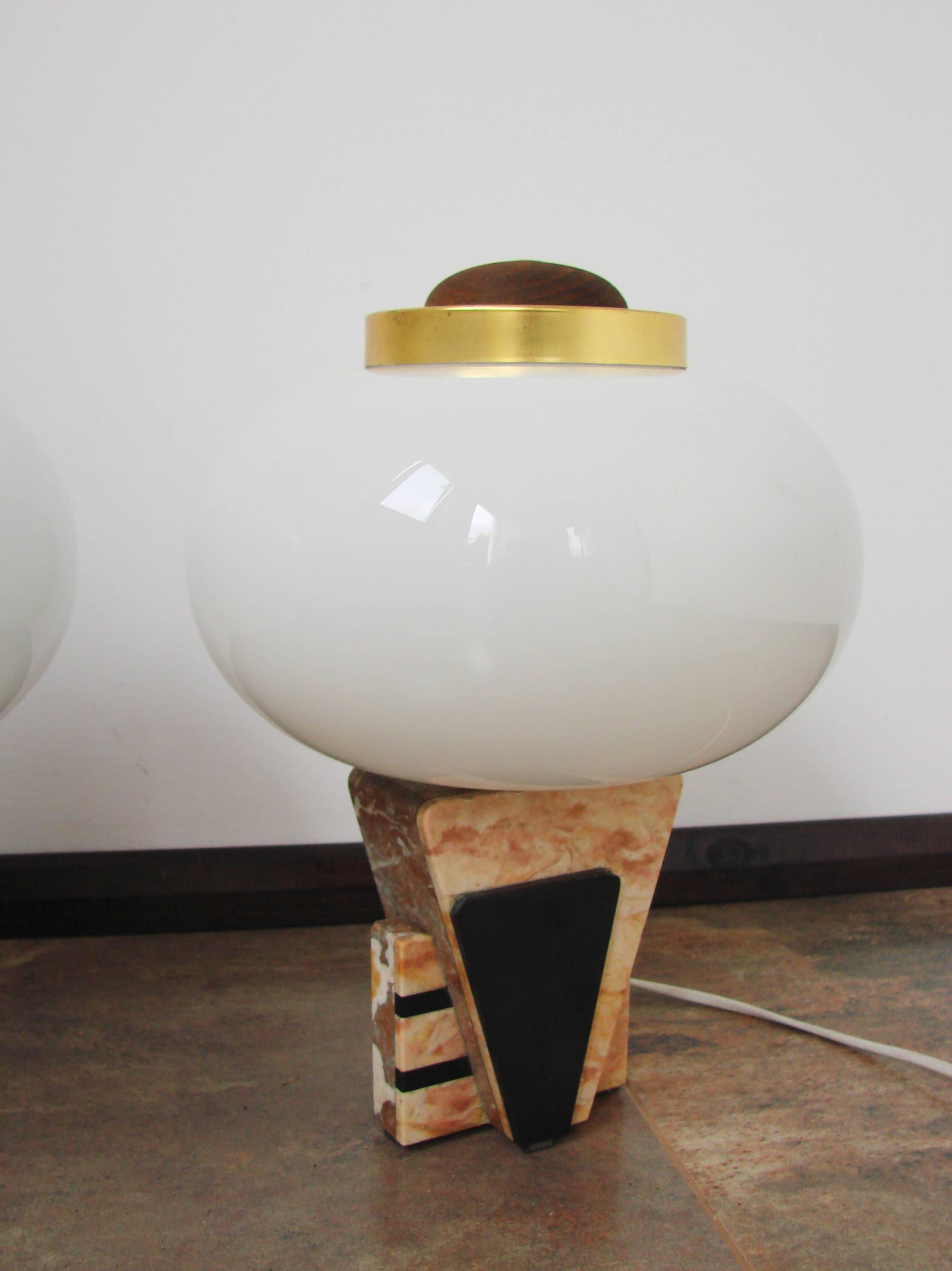 Une paire de lampes de table de style Art Déco, années 1950.