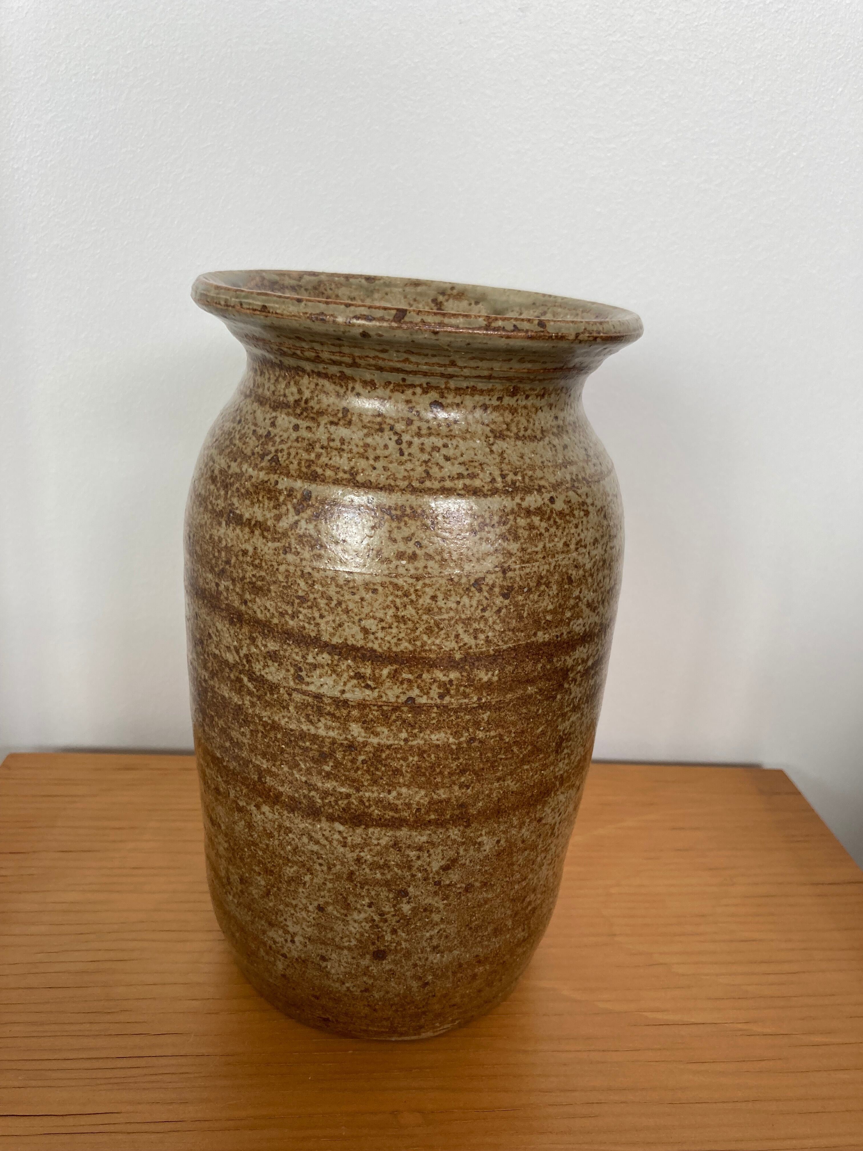 Vase en grès motif végétal