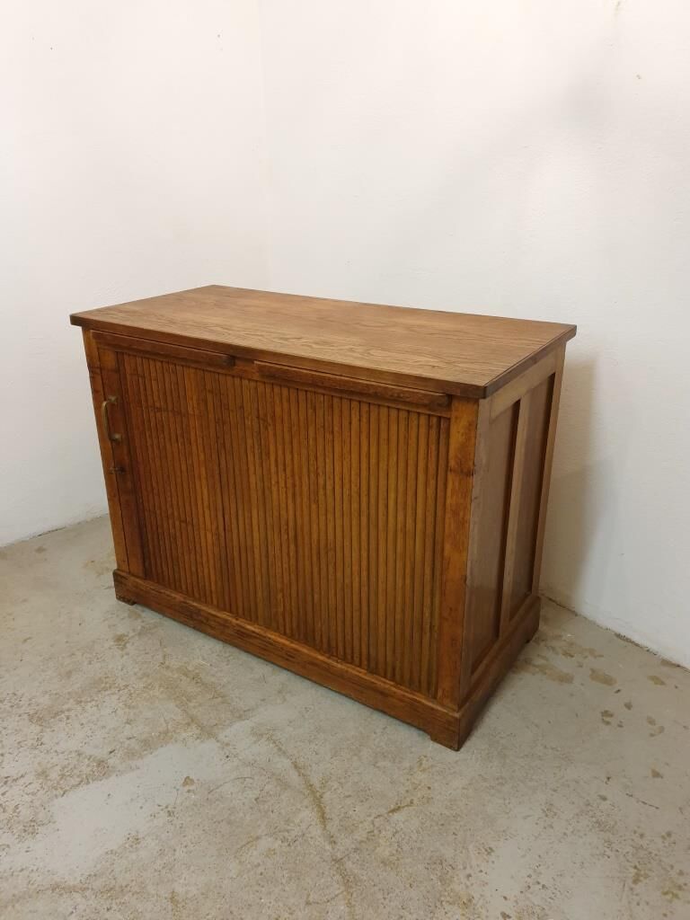 Meuble à rideau