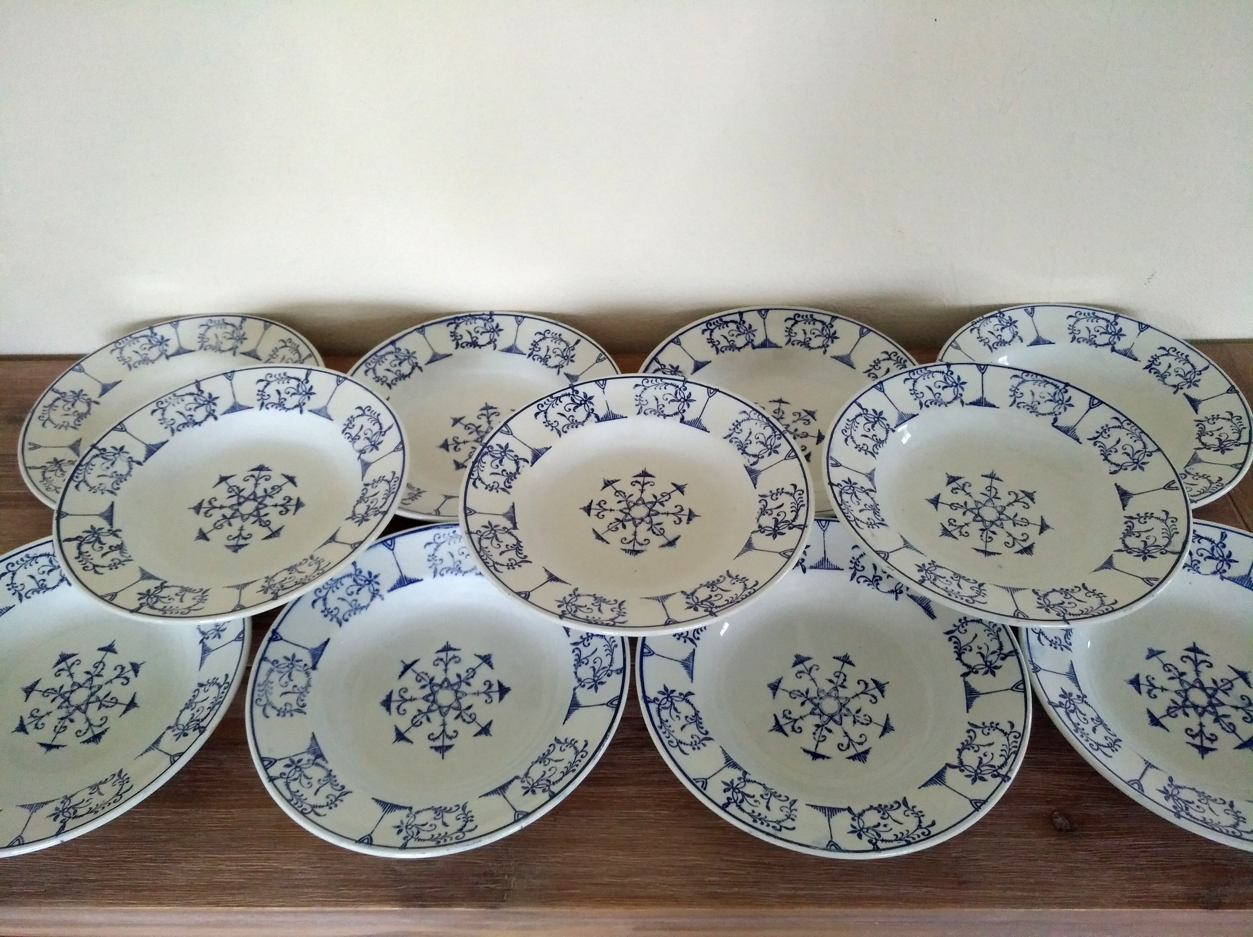 Service 11 soup plates mill of wolves