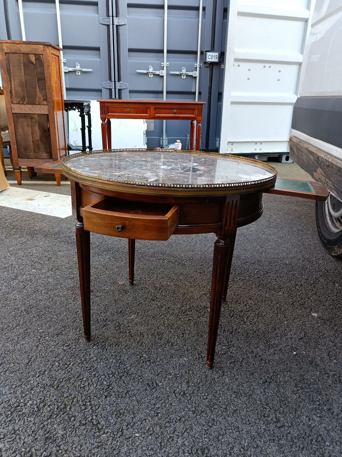 Table bouillotte style Louis XVI marble top