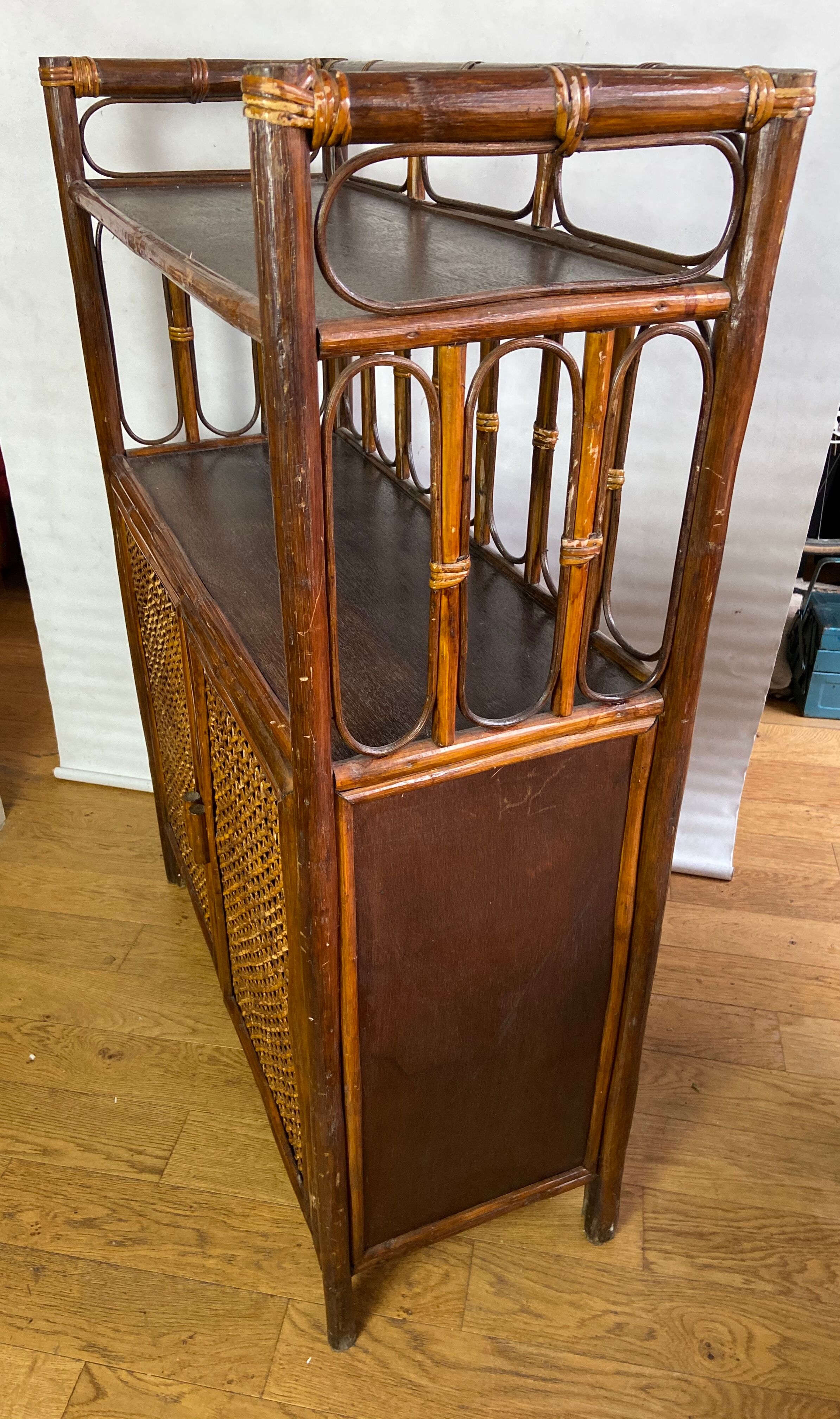 Dresser in rattan and canning