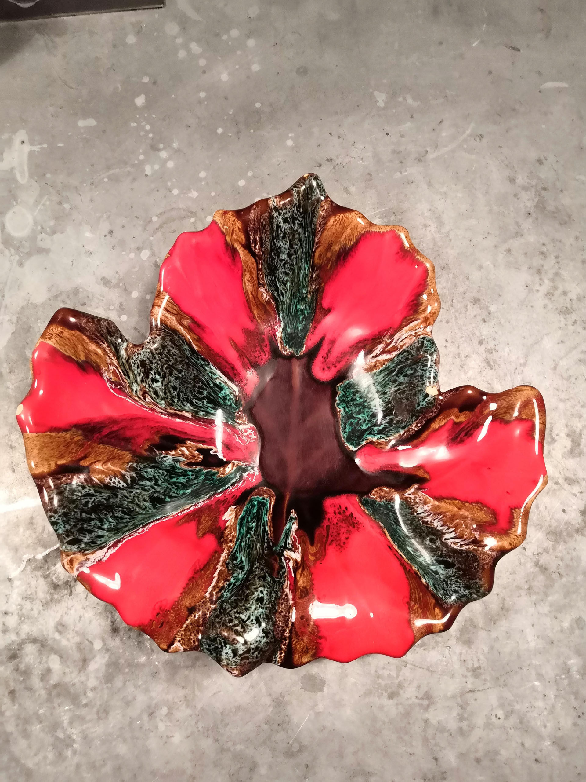 Vallauris vine leaf pocket empty signed