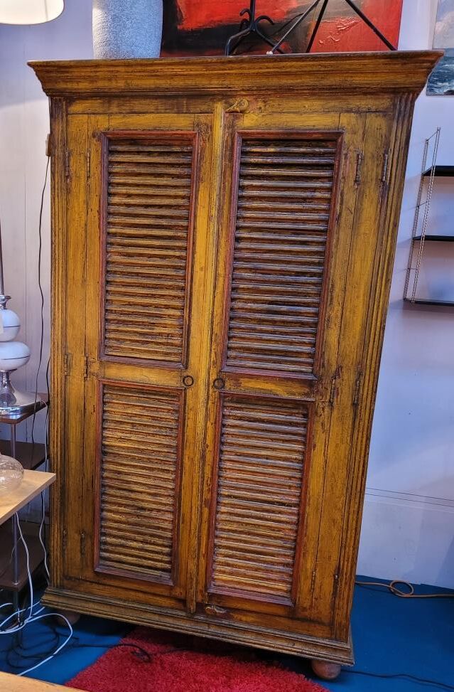 Indian wardrobe Rajasthan yellow, with clerestory