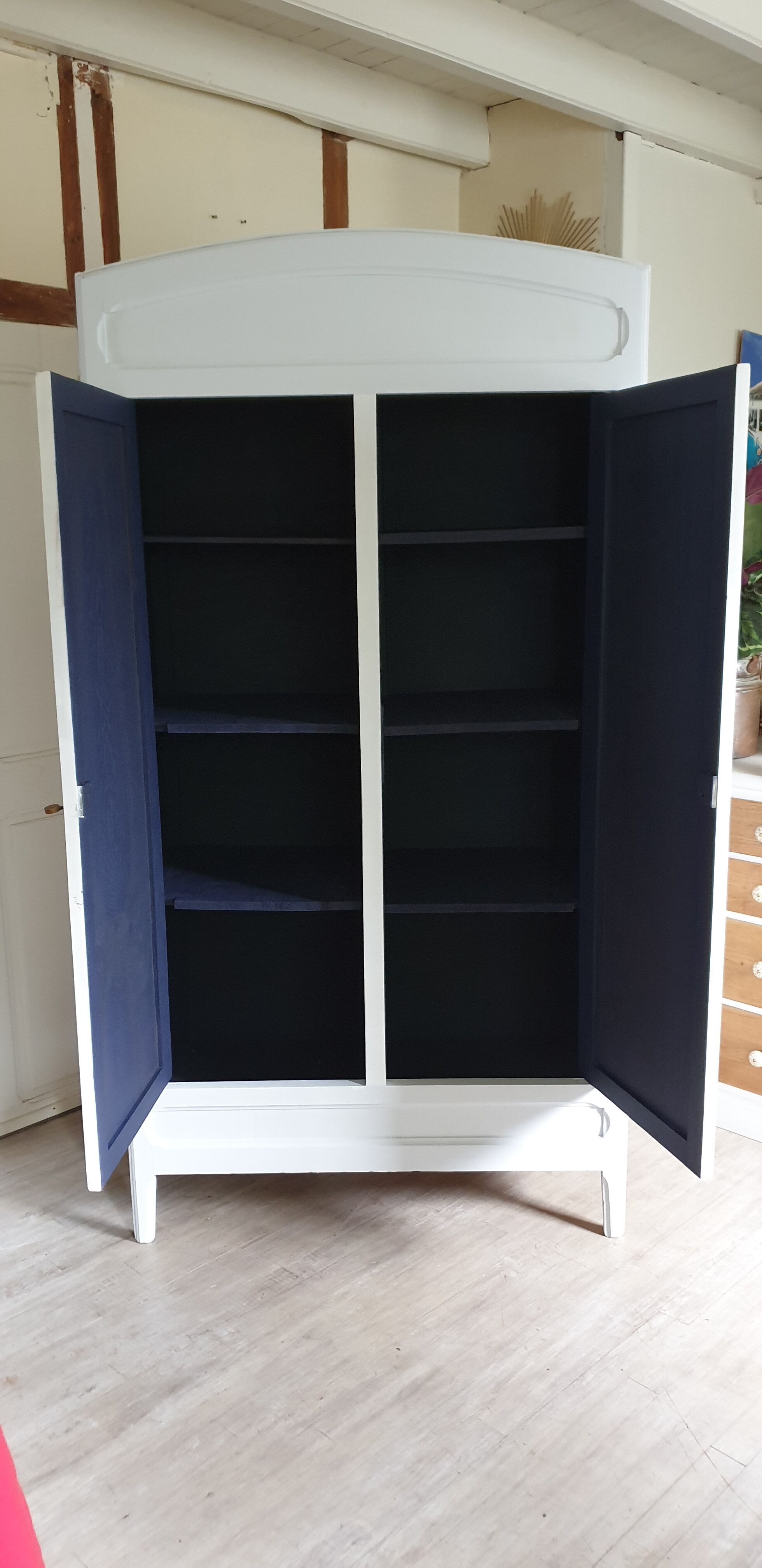 Armoire parisienne blanche deux portes