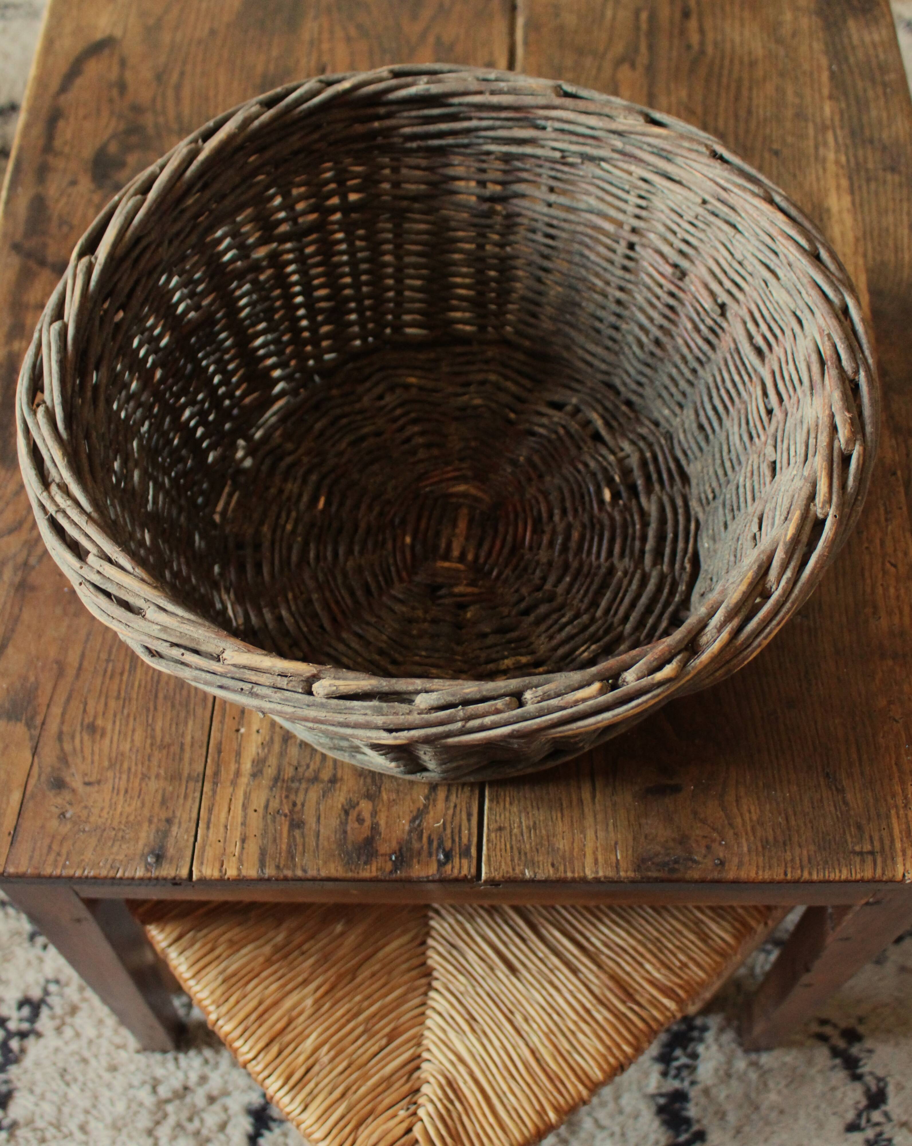 Round wicker basket with a patina