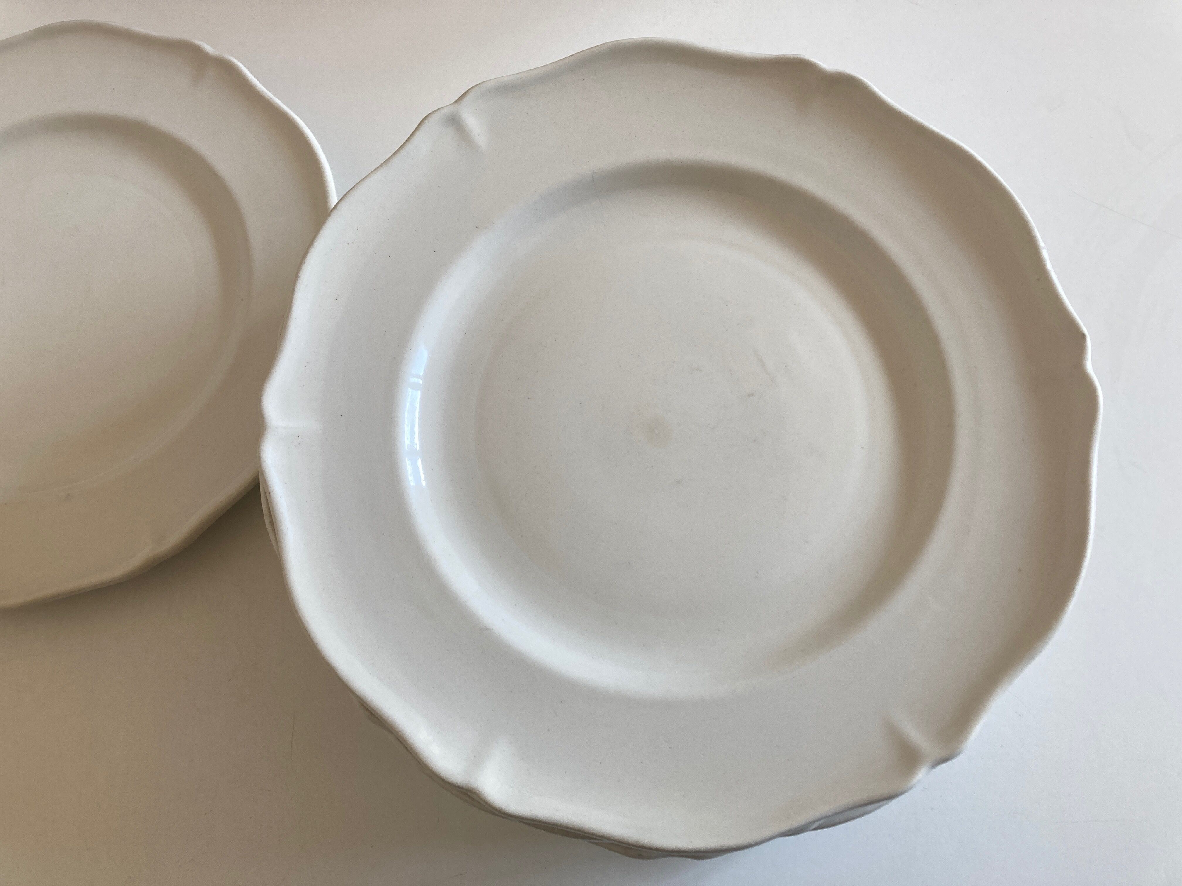 Set 10 plates with godrons in English iron earth 1950