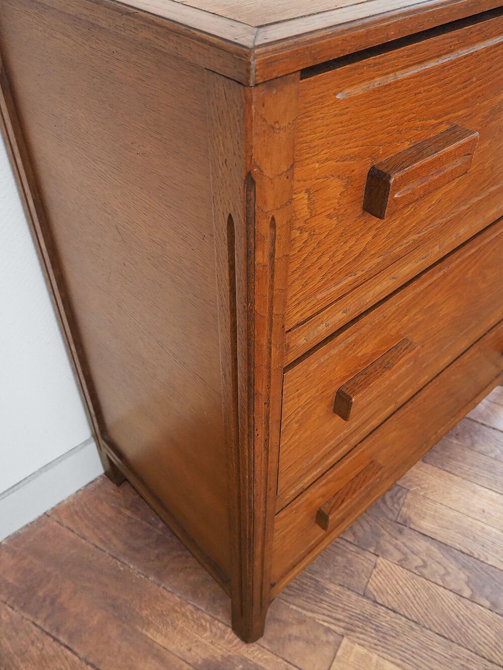 Commode en bois massif vintage