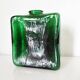 vase carré en verre vert