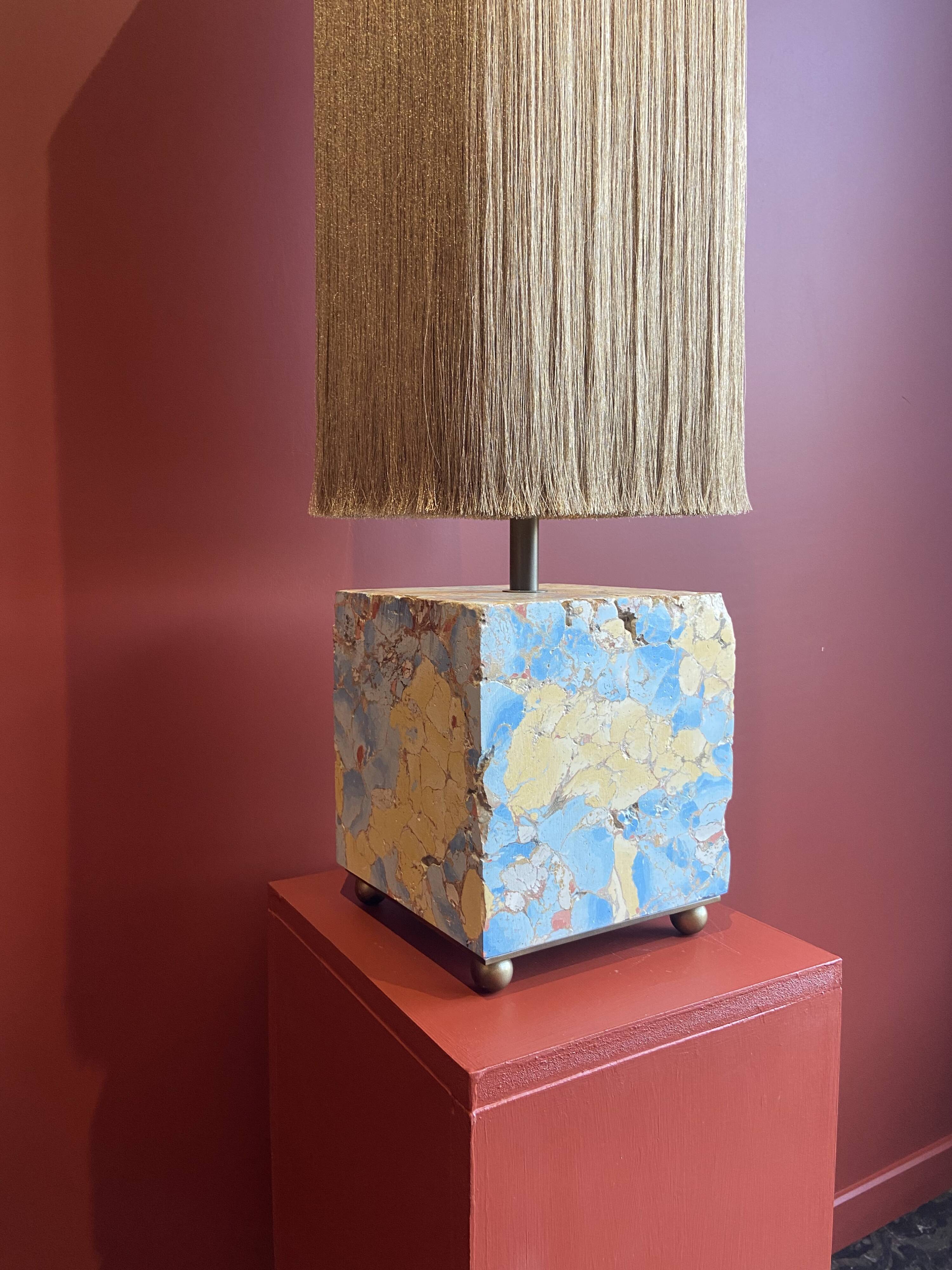 Base stuck blue beige marble-plaster, fringed lampshade Houles, 21st century.