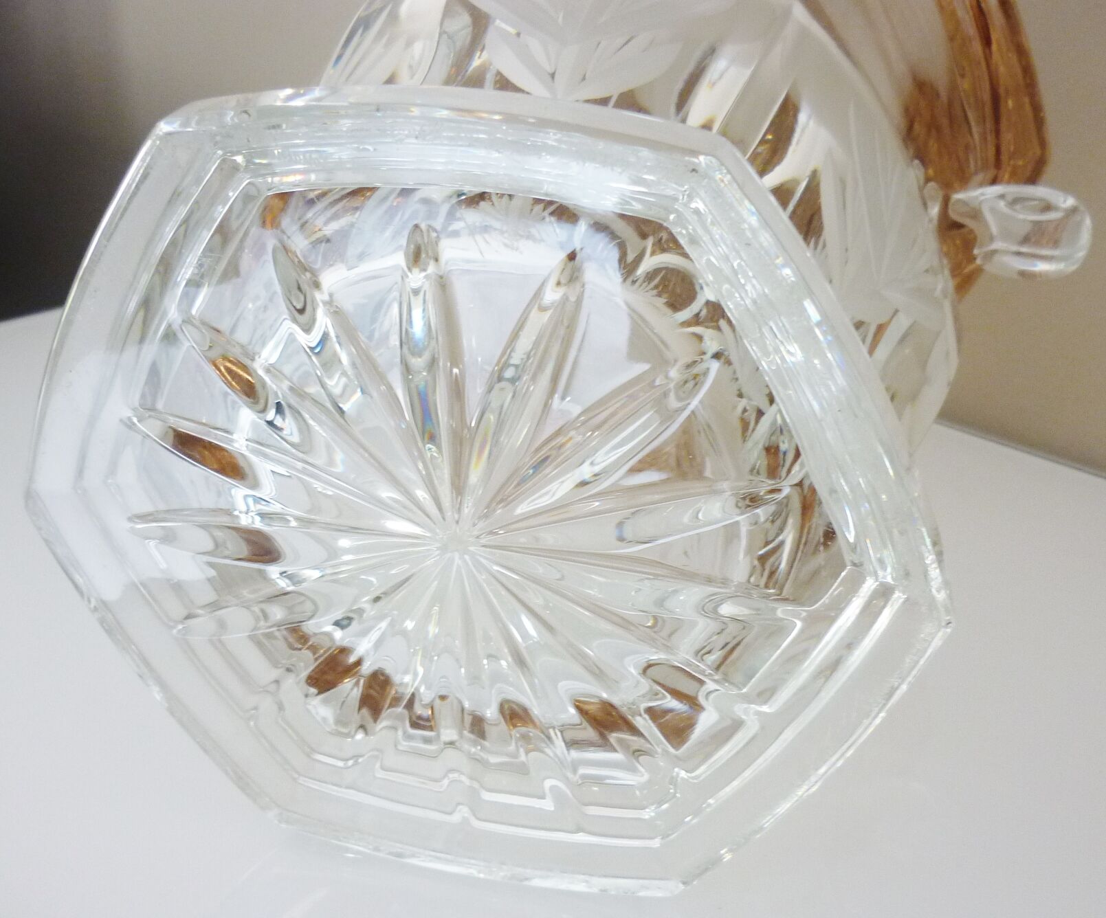 Champagne bucket in cut, engraved, thick crystal, signed "cristal de Lorraine"