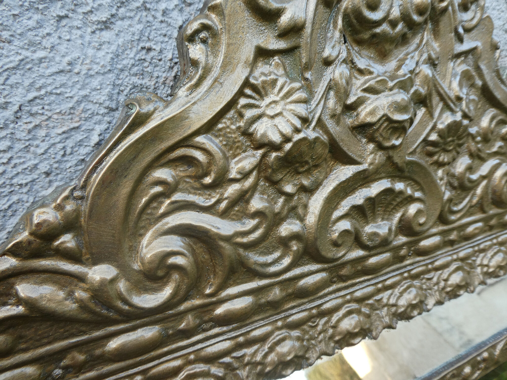 Old mirror with closed screens in golden repelled brass 72 x 42 cm