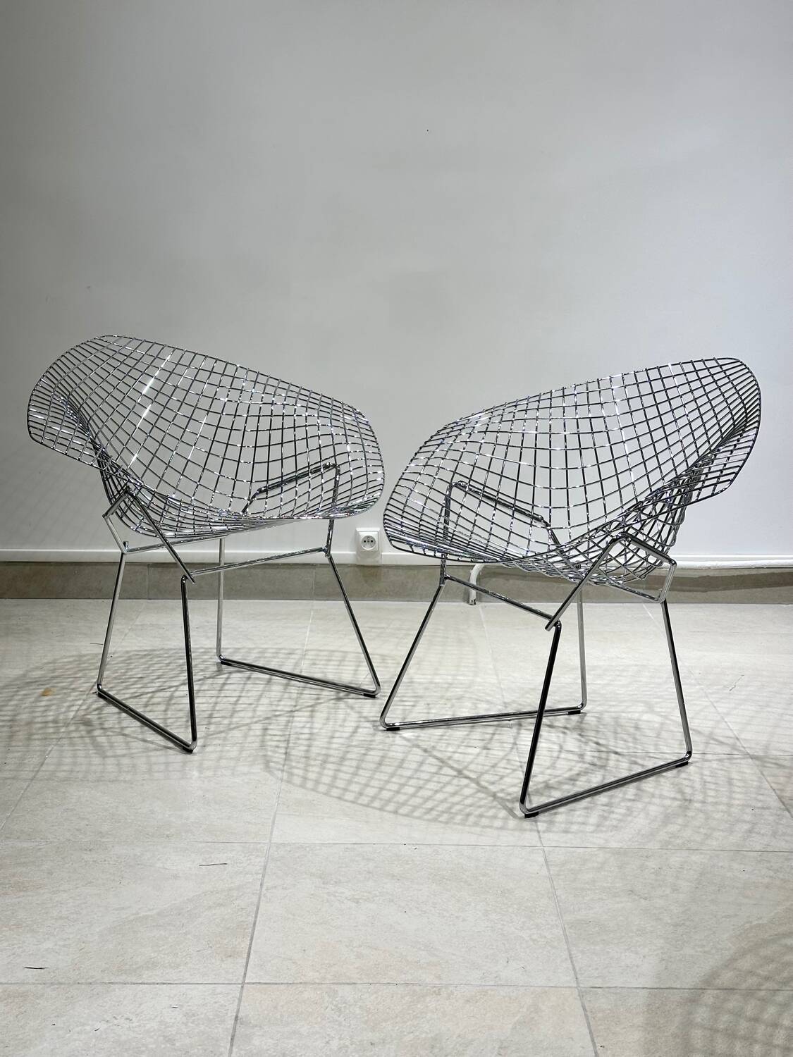 Pair of Knoll Diamond Armchairs by Harry Bertoia