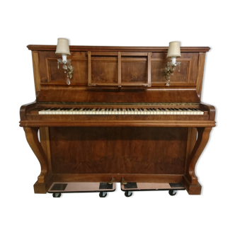 Old Piano