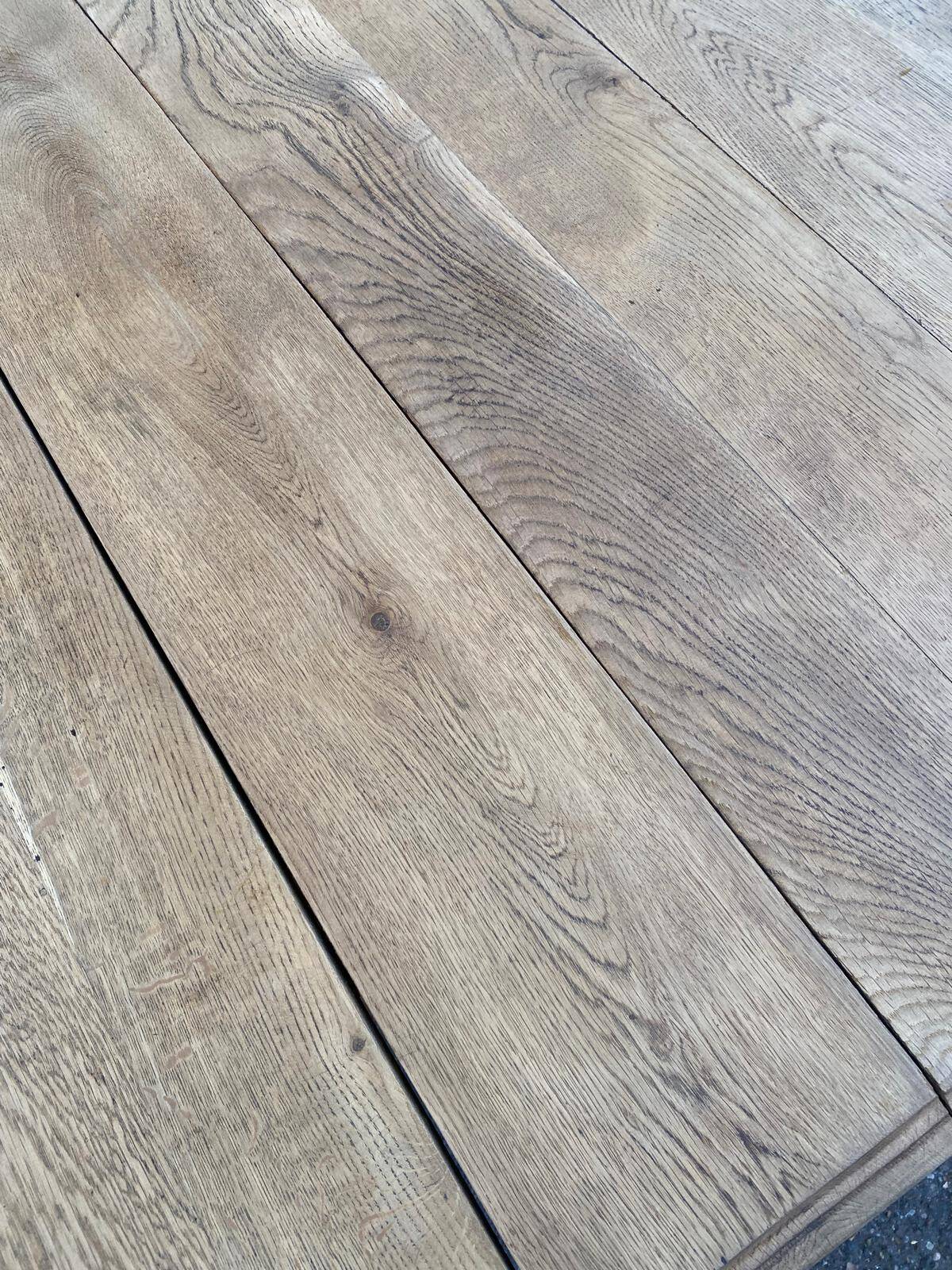Henri II dining table stripped in solid oak from the 19th century.
