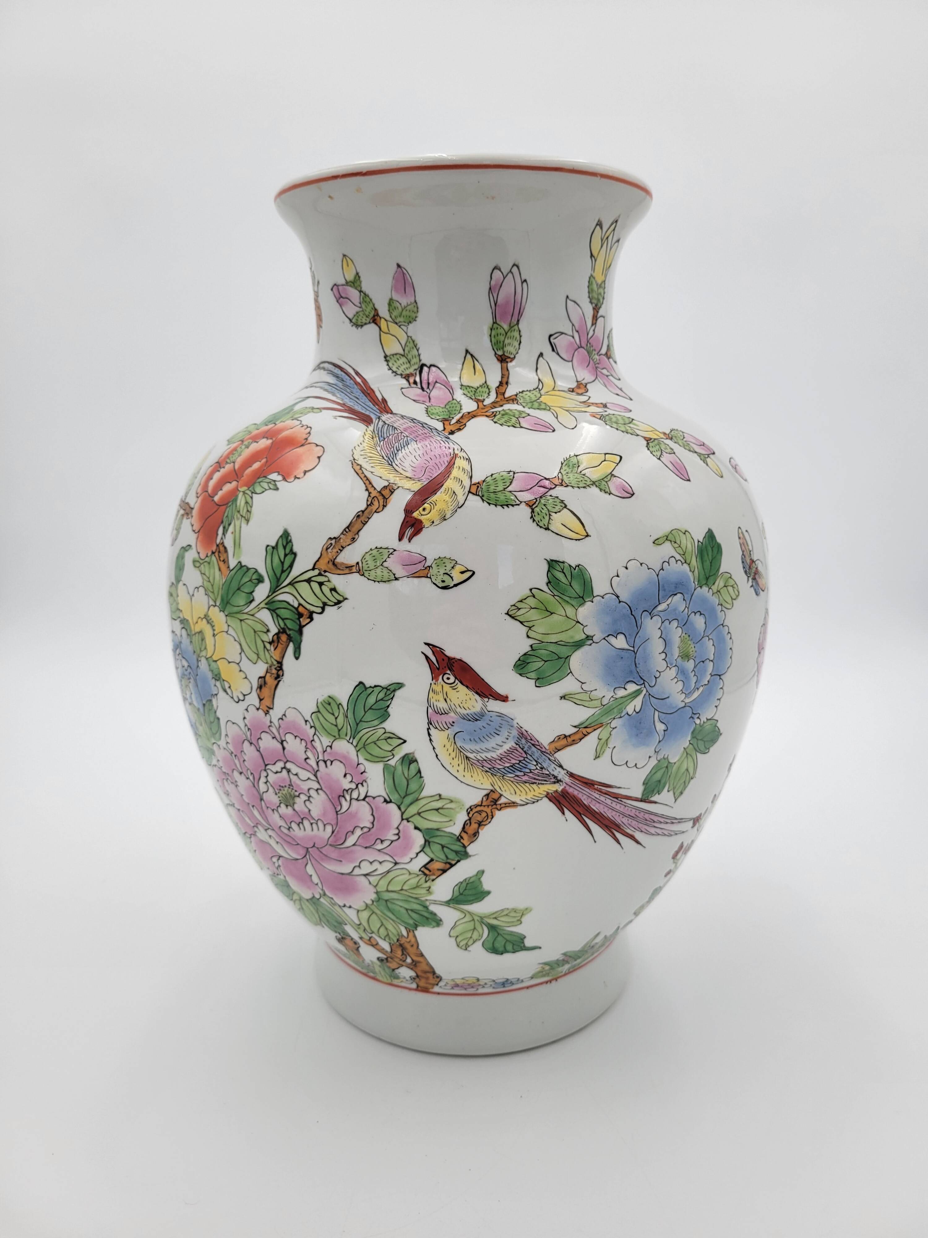 Vase en porcelaine chinoise décoré de fleurs et d'oiseaux