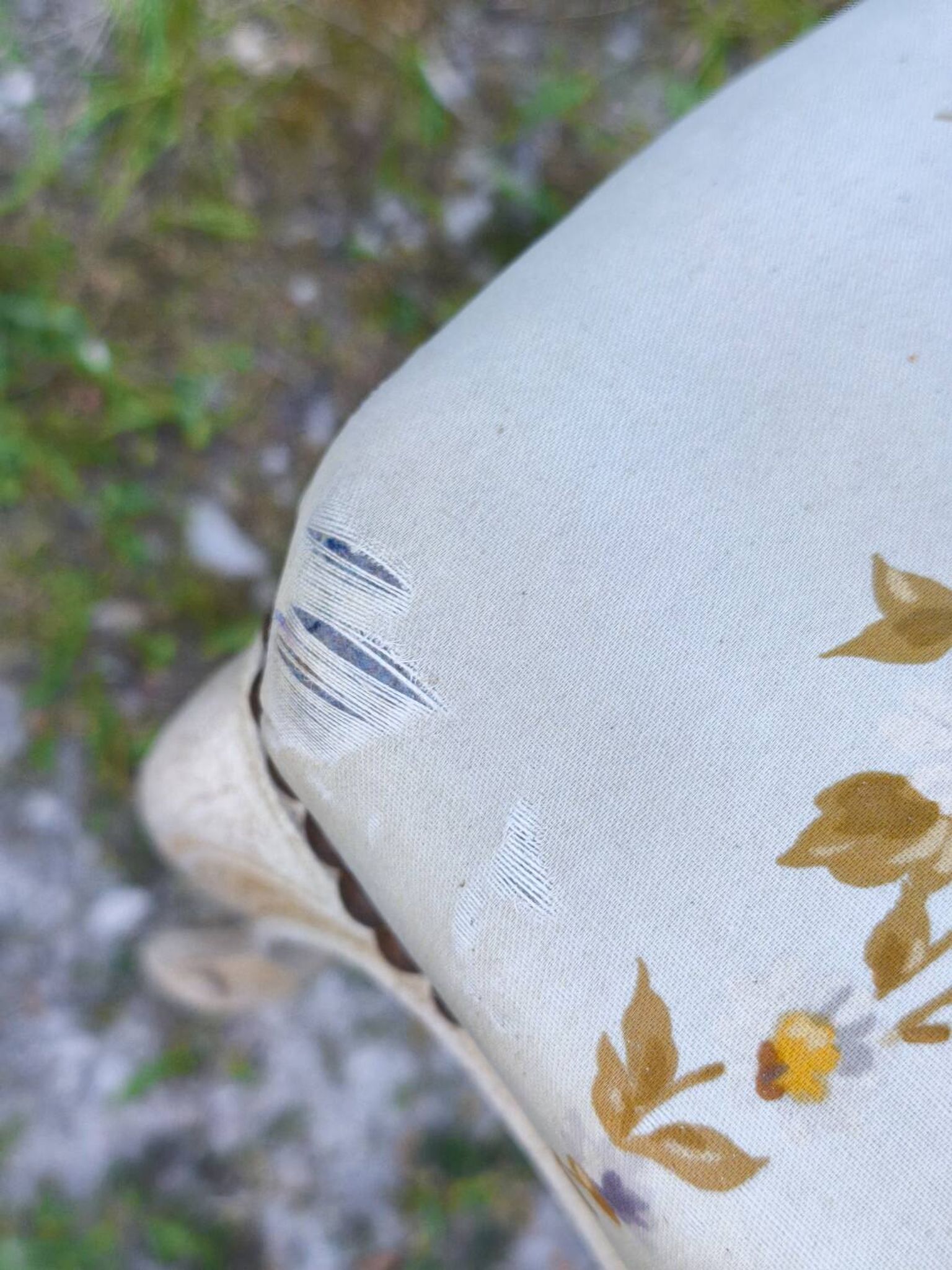 Pair of Louis XV style cabriolet chairs with a patina – floral fabric