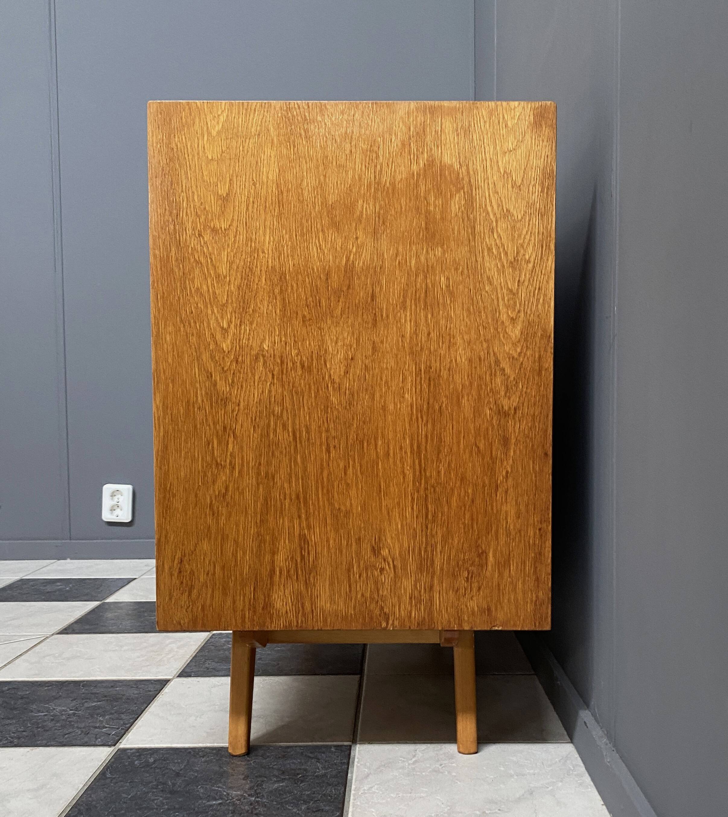 Blonde wood buffet Jiri Jiroutek, model U458 from the 1960s, with 4 drawers and a door.