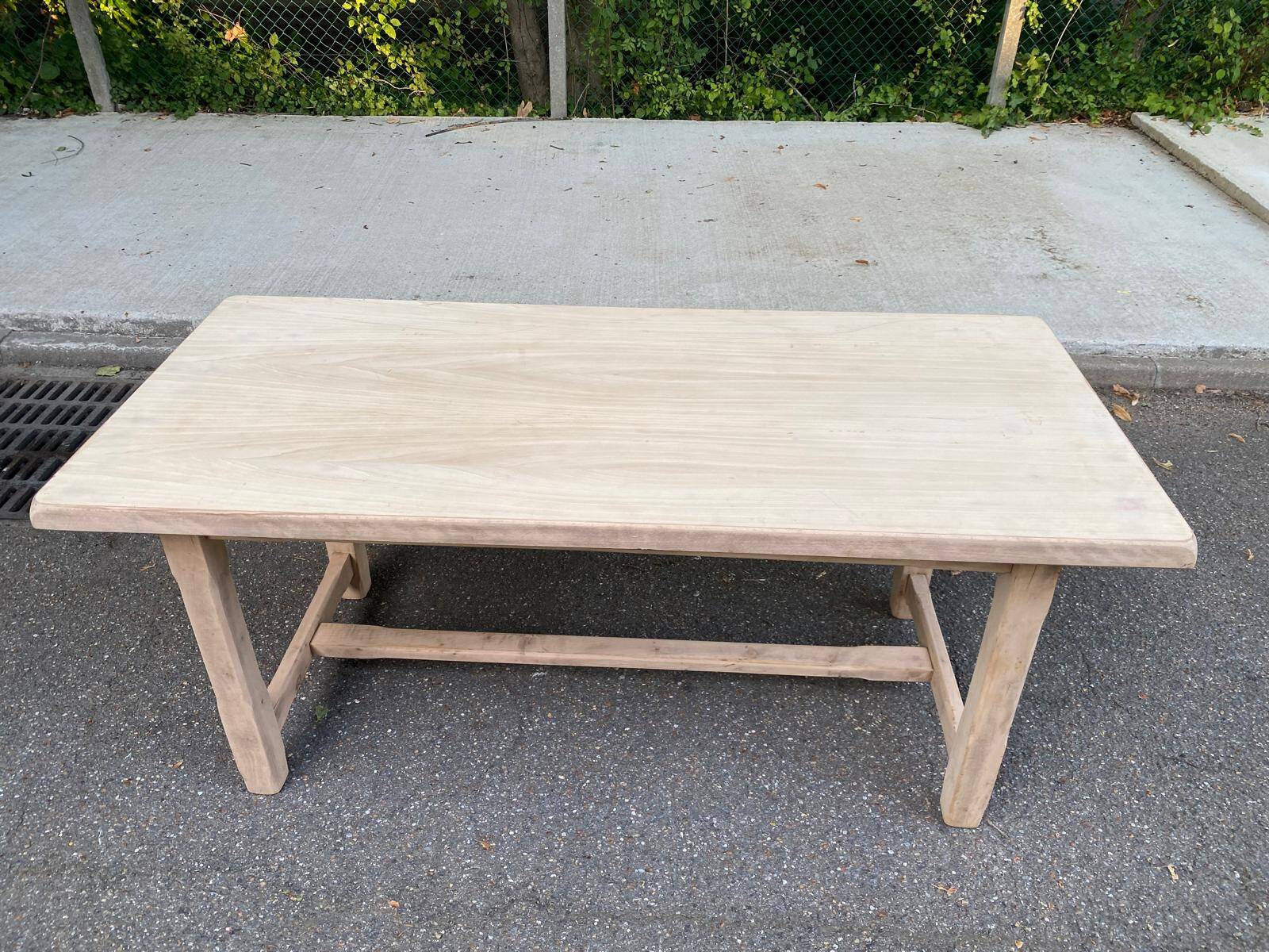 Table à manger de ferme rénovée en bois brut du XXème 180cm