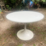 Vintage round tulip table