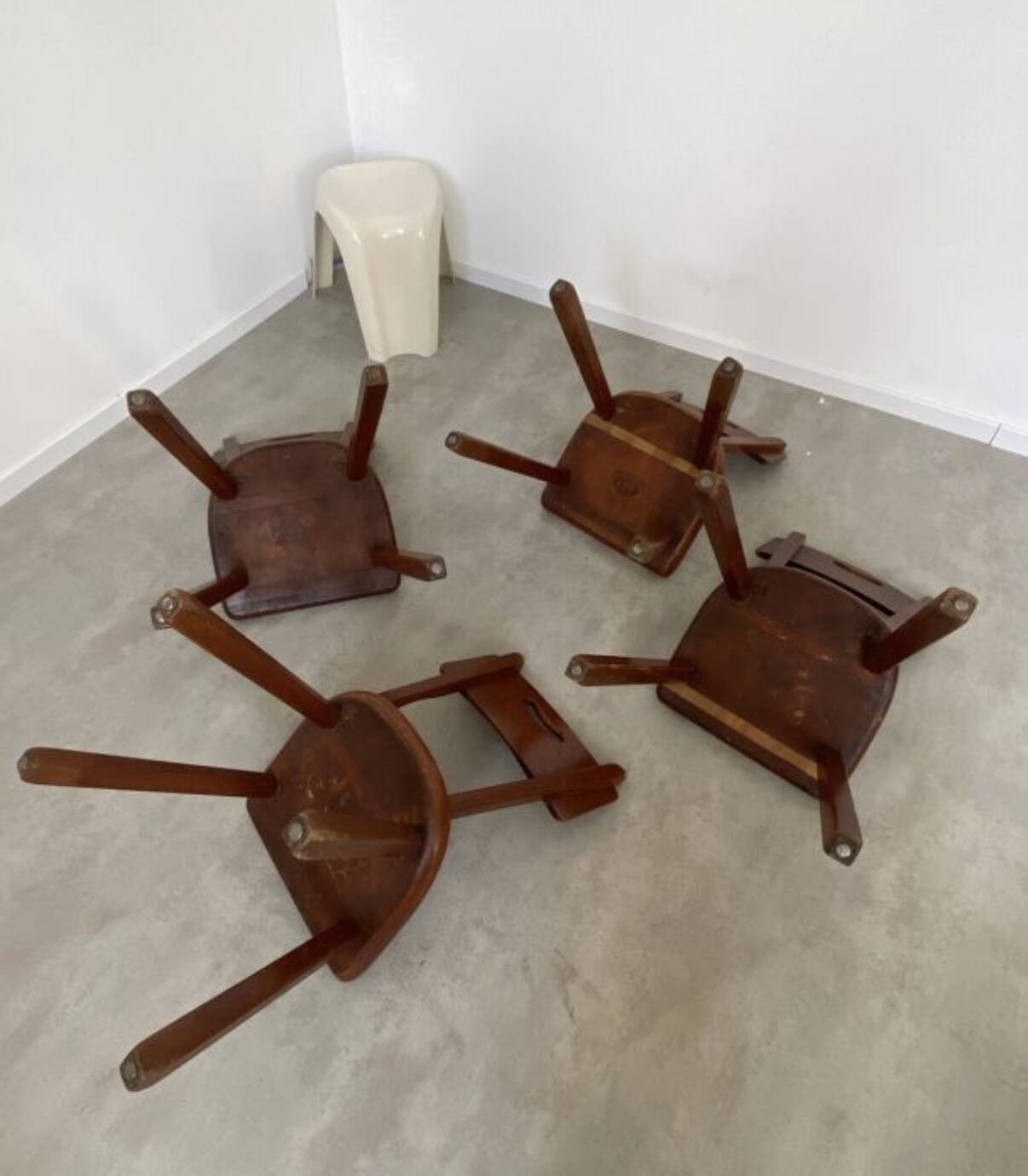 Set of 4 Imperial Loyalist brutalist wooden chairs, vintage 60s design