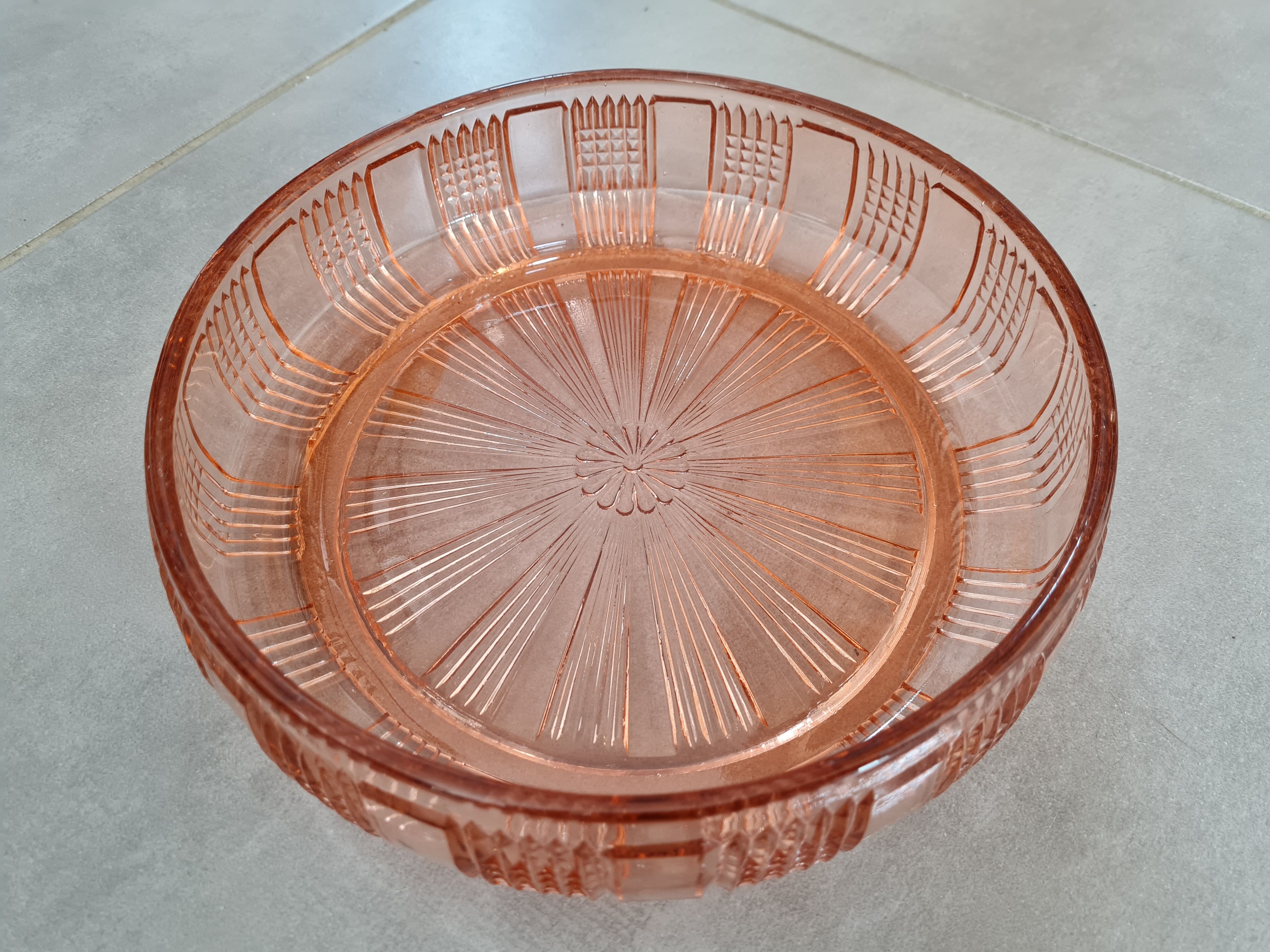 Salad bowl bowl in pink glass Rosaline 30s