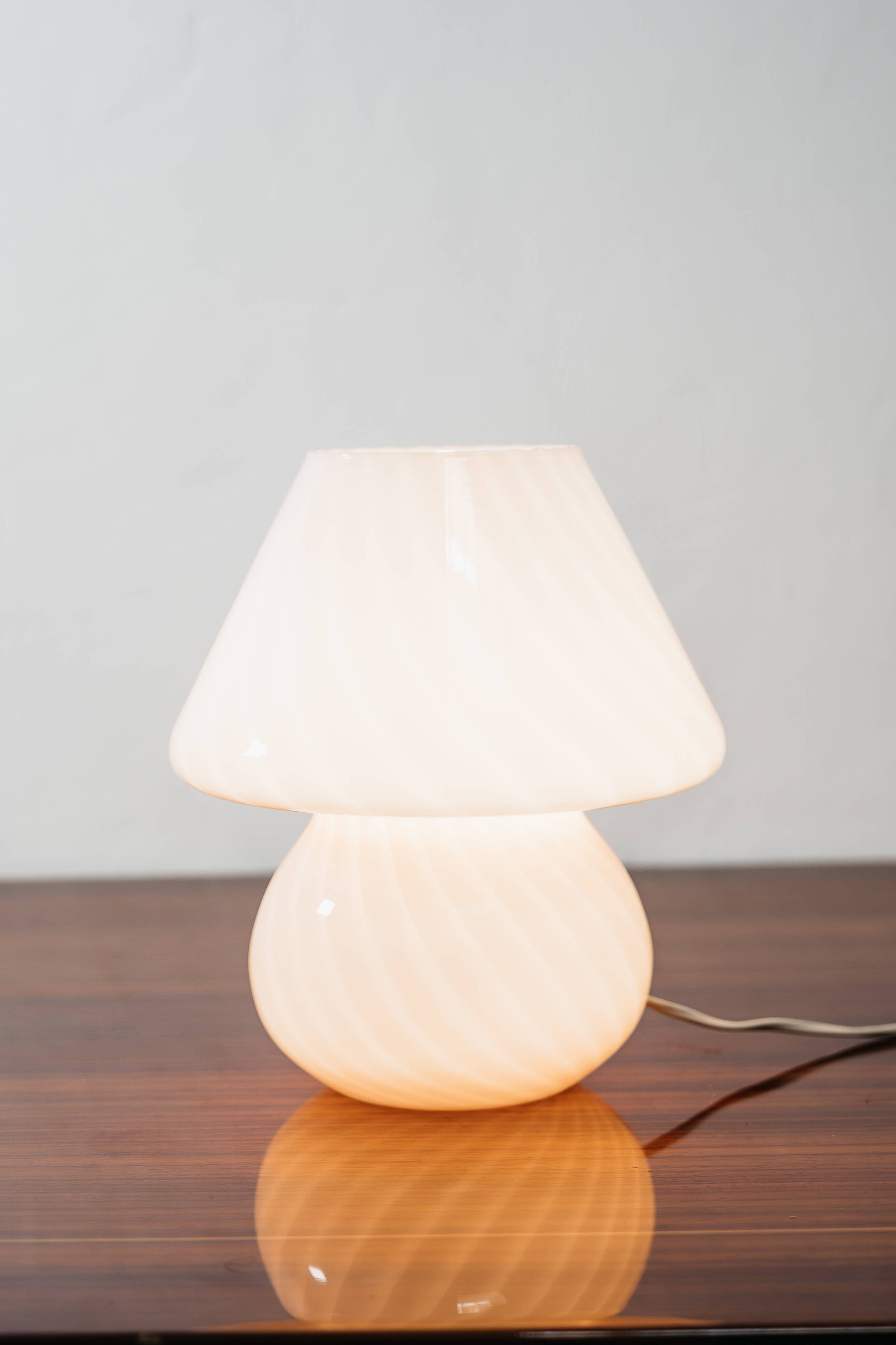 Coppia de lampes de table Murano champignon rose design des années 1970