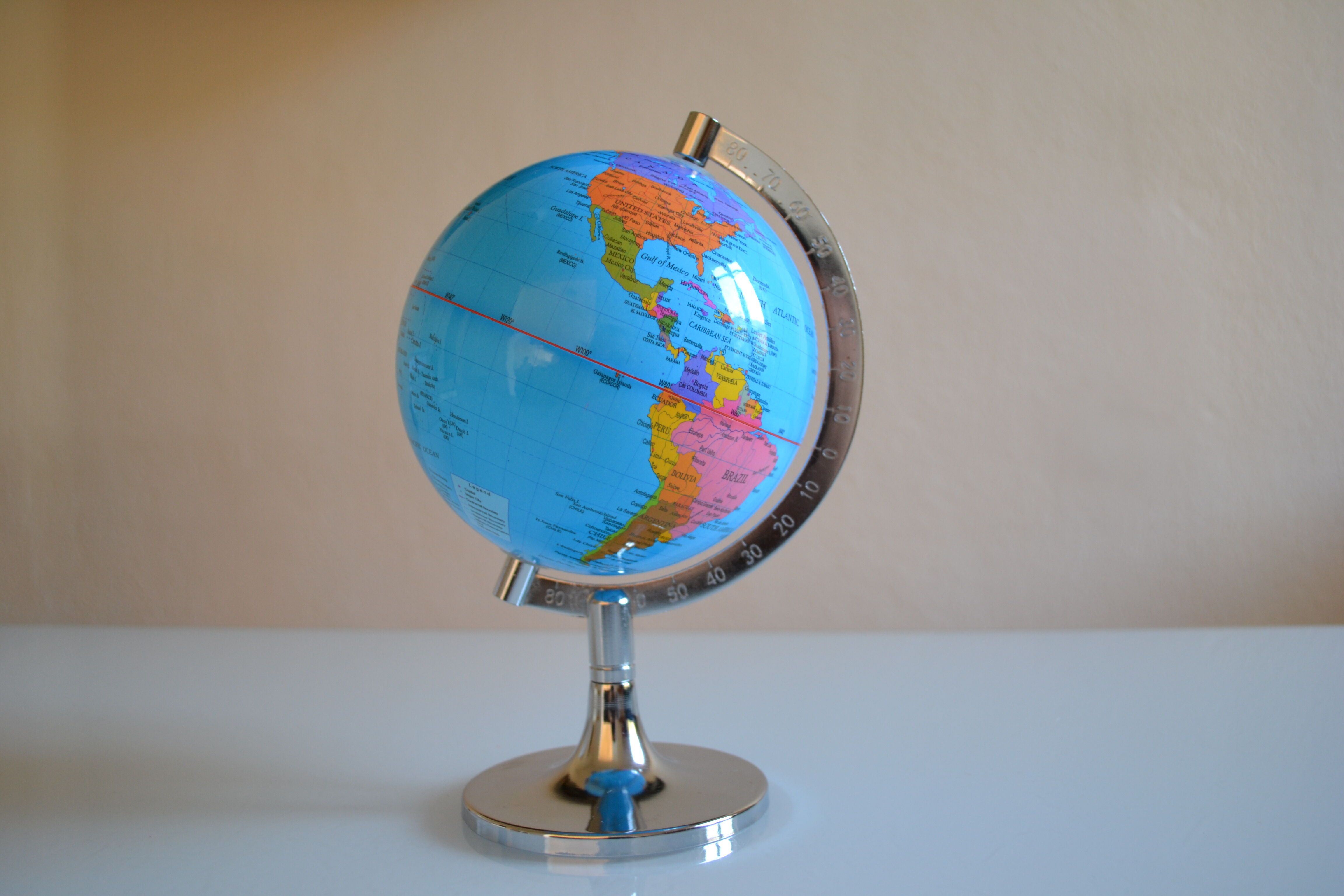 Globe vintage foot tulip