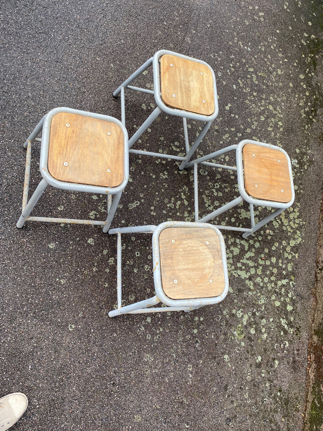 Set of 4 industrial stools