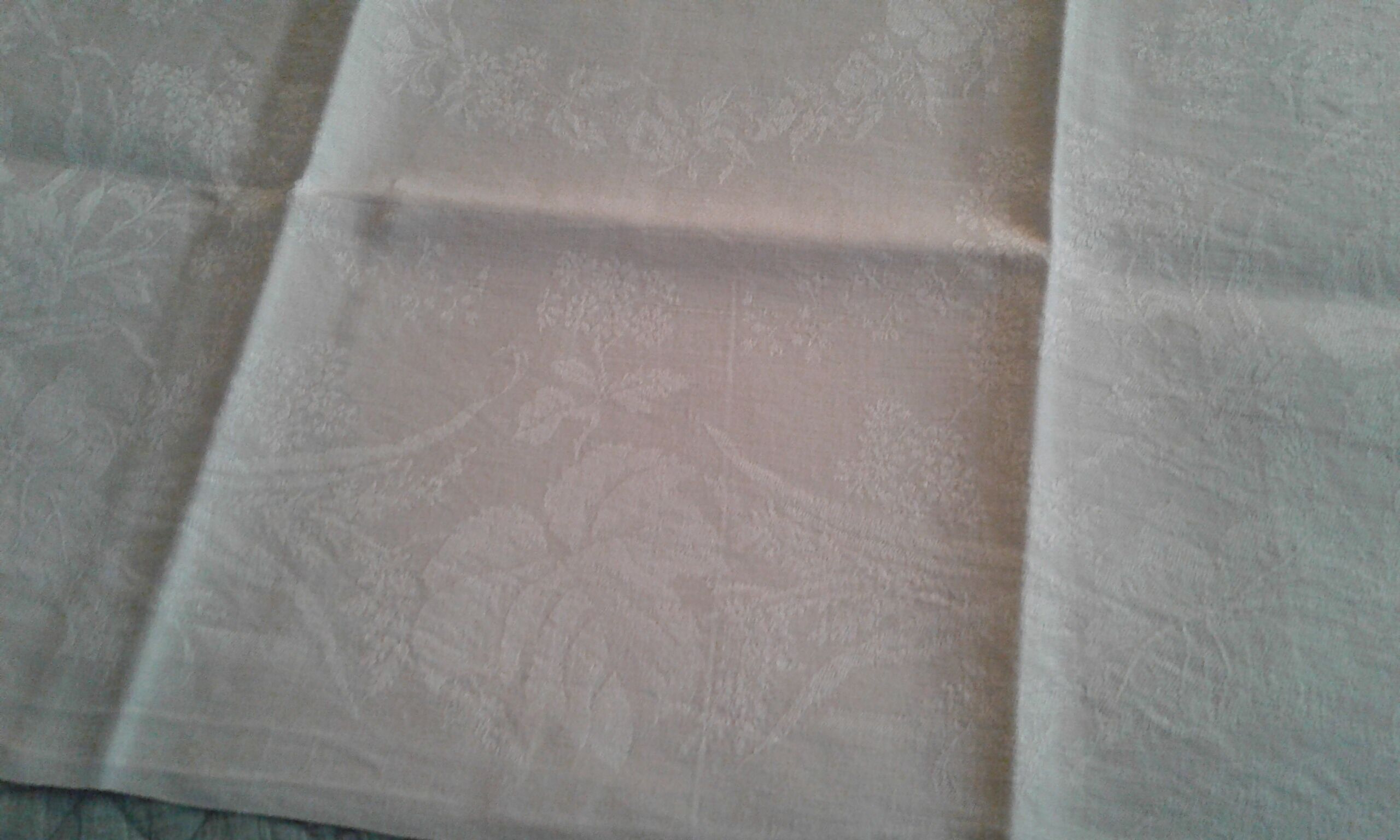 12 towels damask fabric Lin /Soie .decors foliage and coat of arms