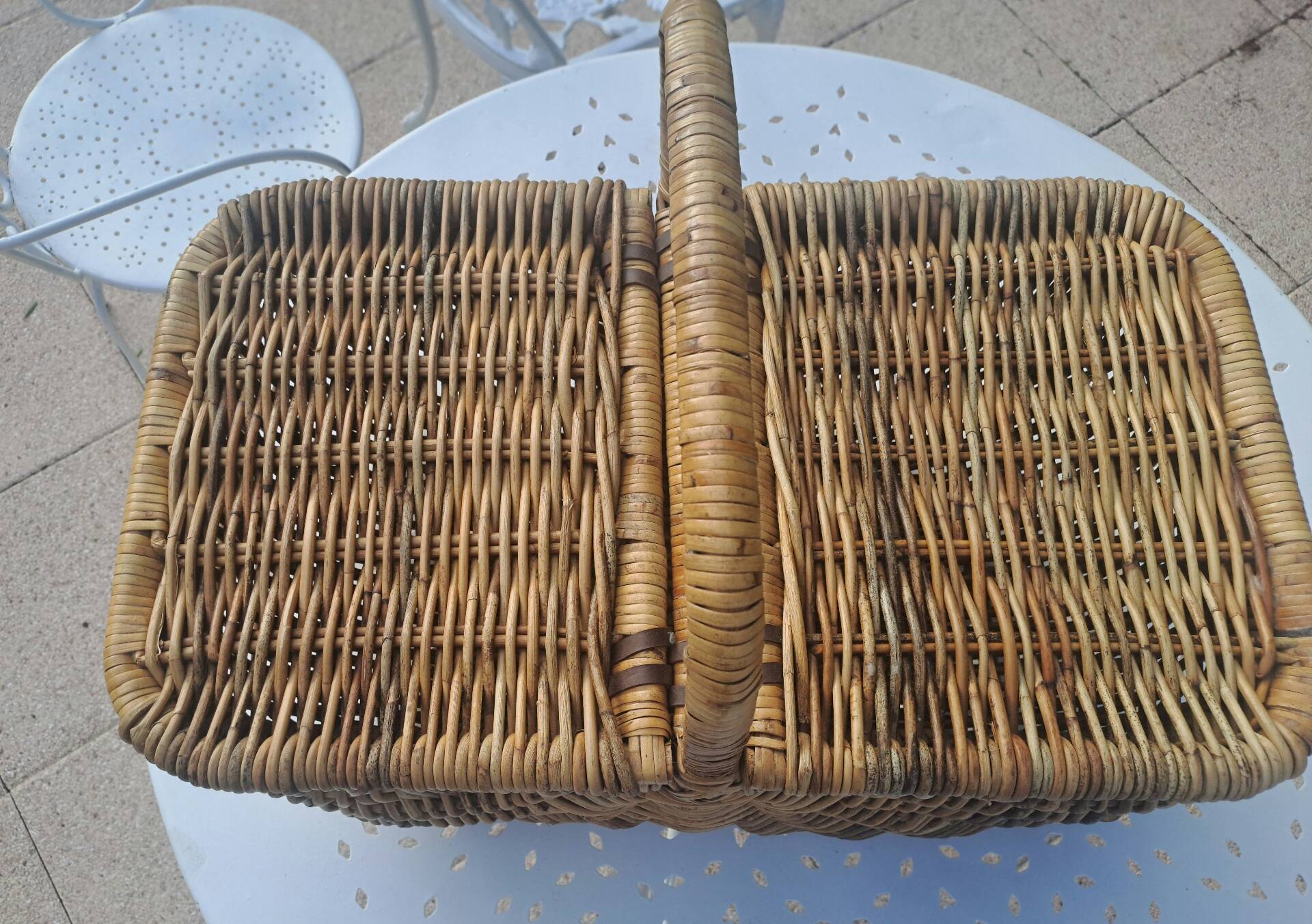Wicker picnic basket