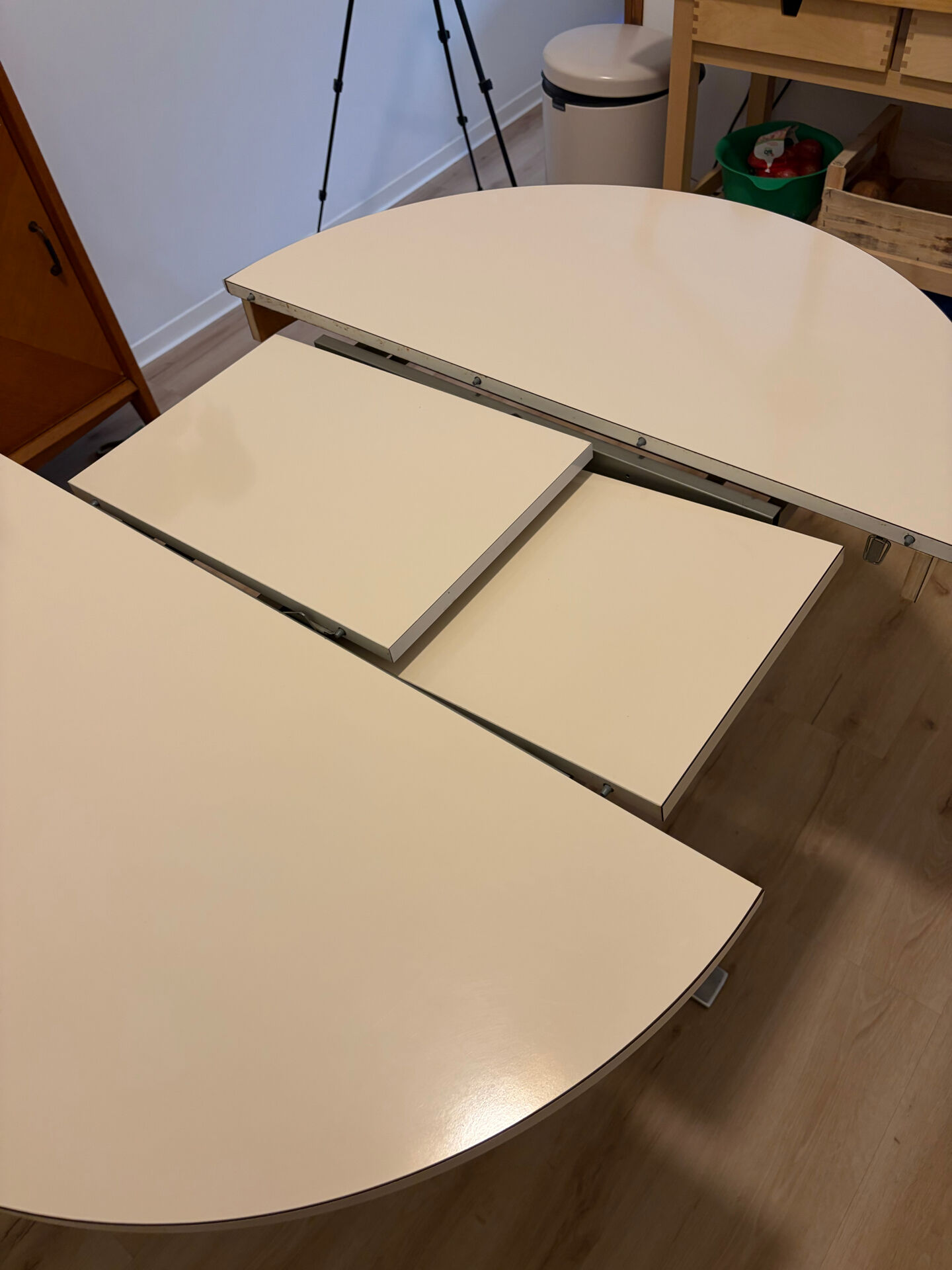 Table ronde Space age roche bobois rallonge intégré avec système 1970
