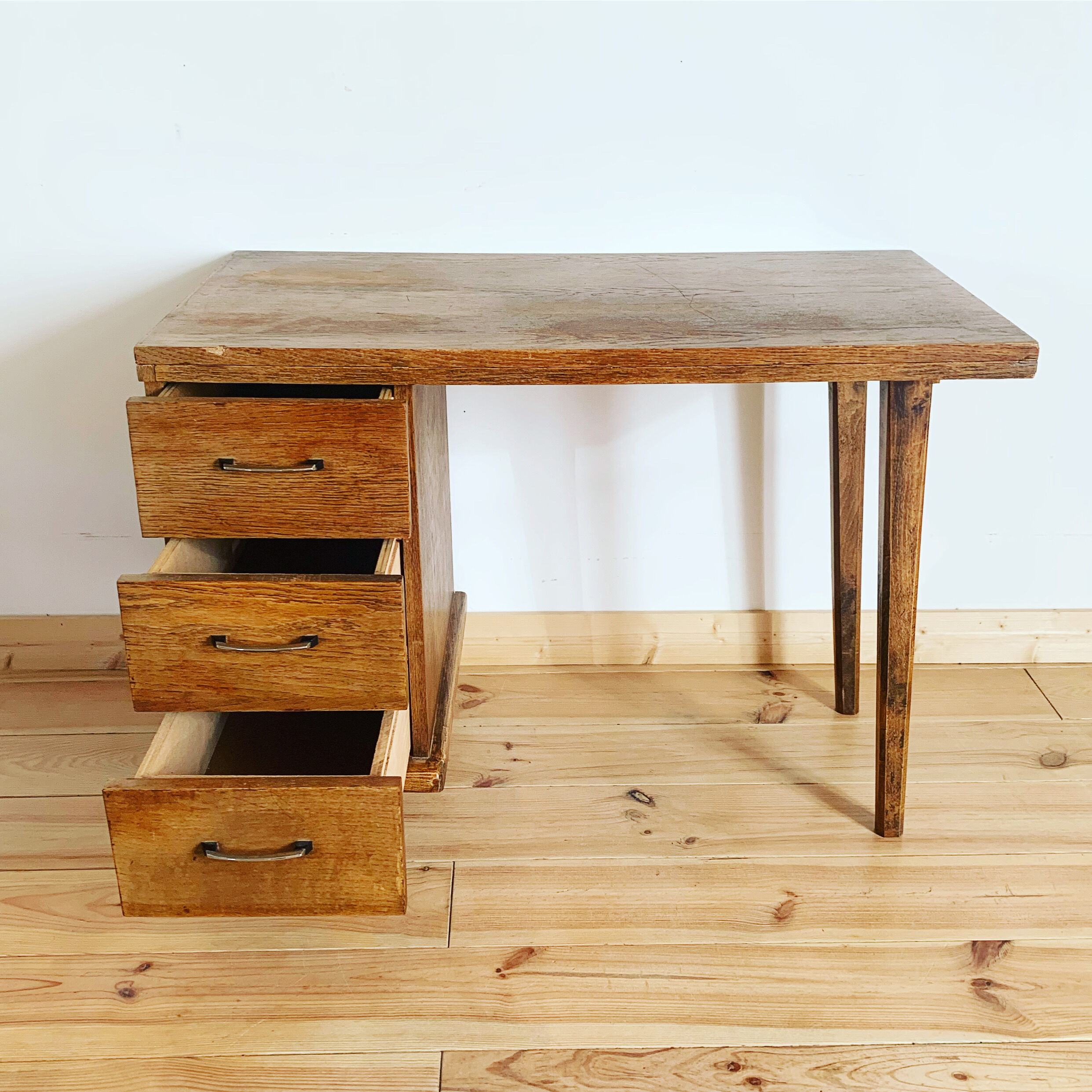 Asymmetrical vintage desk