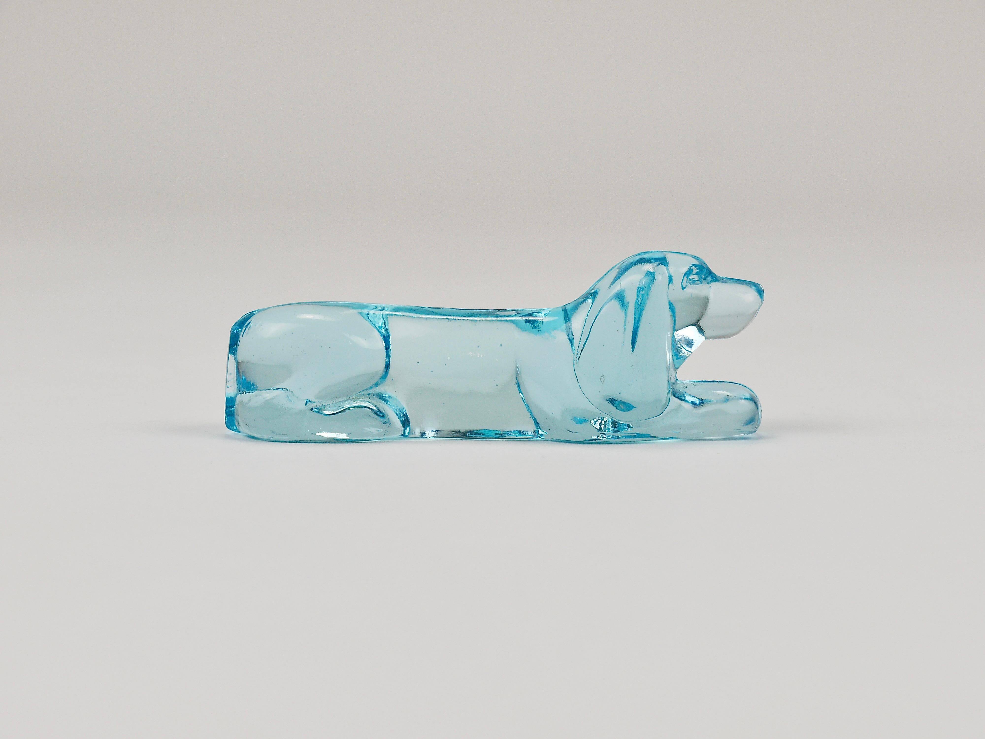 6 repose-couteaux Art déco français en verre bleu clair, années 1930 représentant un teckel ou basset