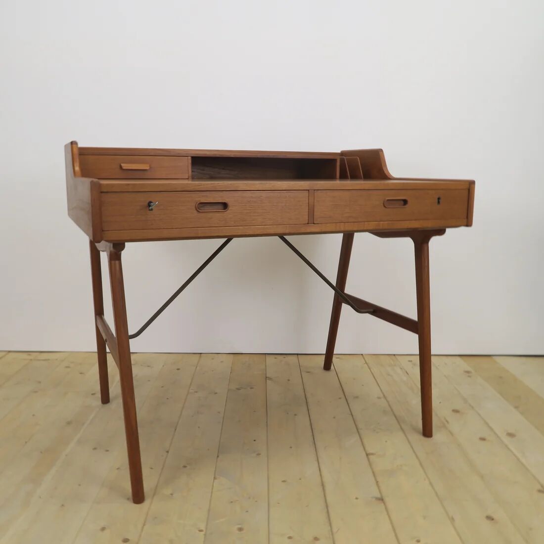 Model 56 desk in teak by Arne Wahl Iversen for Vinde Møbelfabrik, Denmark 1960