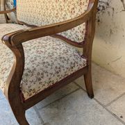 Moulded wooden bench with floral upholstery – Old-fashioned charm