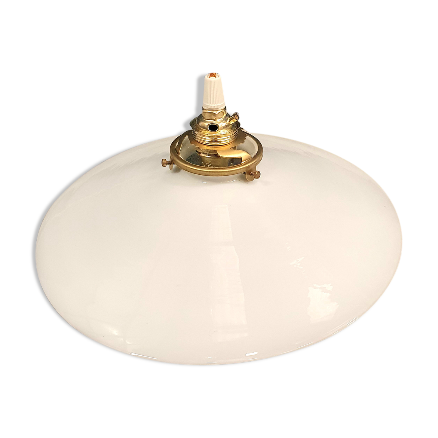 Opaline suspension