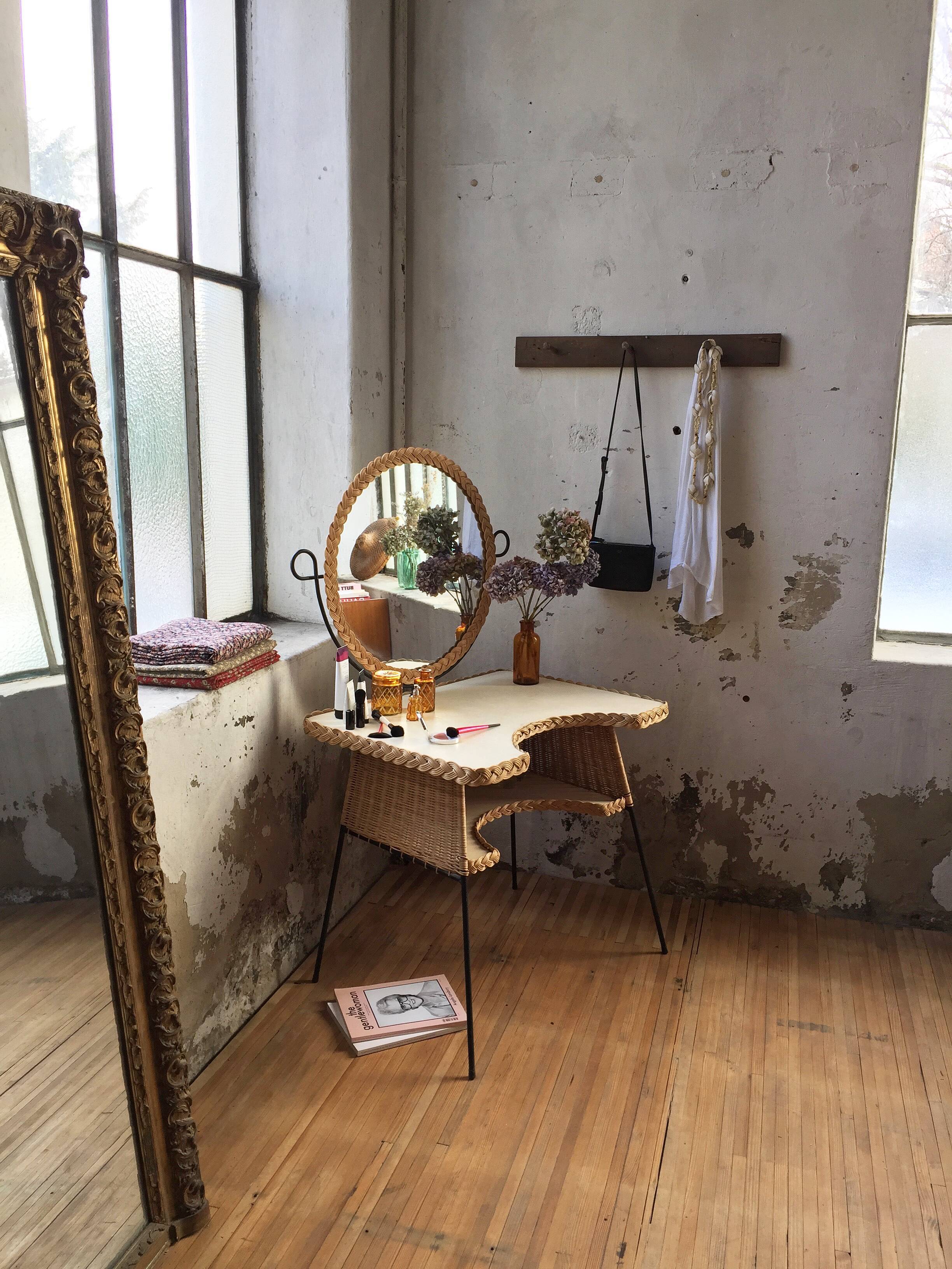 Vintage wicker vanity