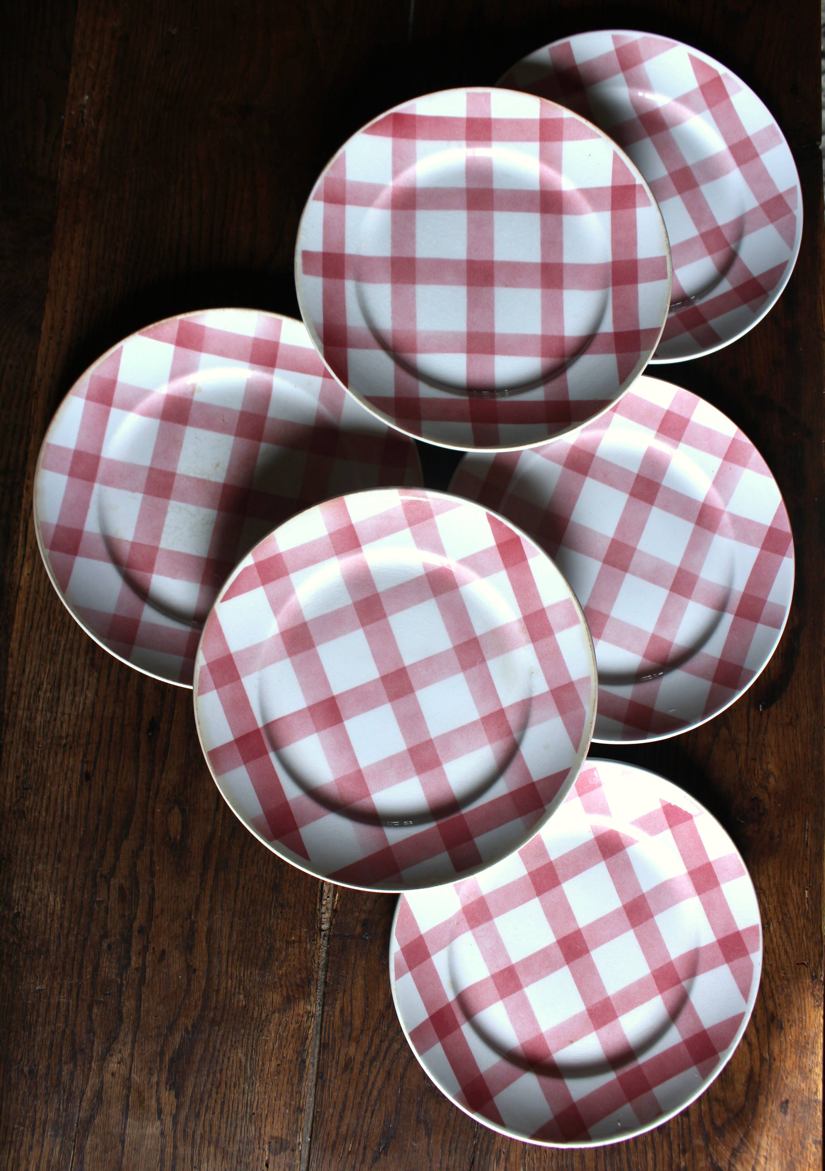 A set of 6 flat plates Nappe Rose Moulin des Loups